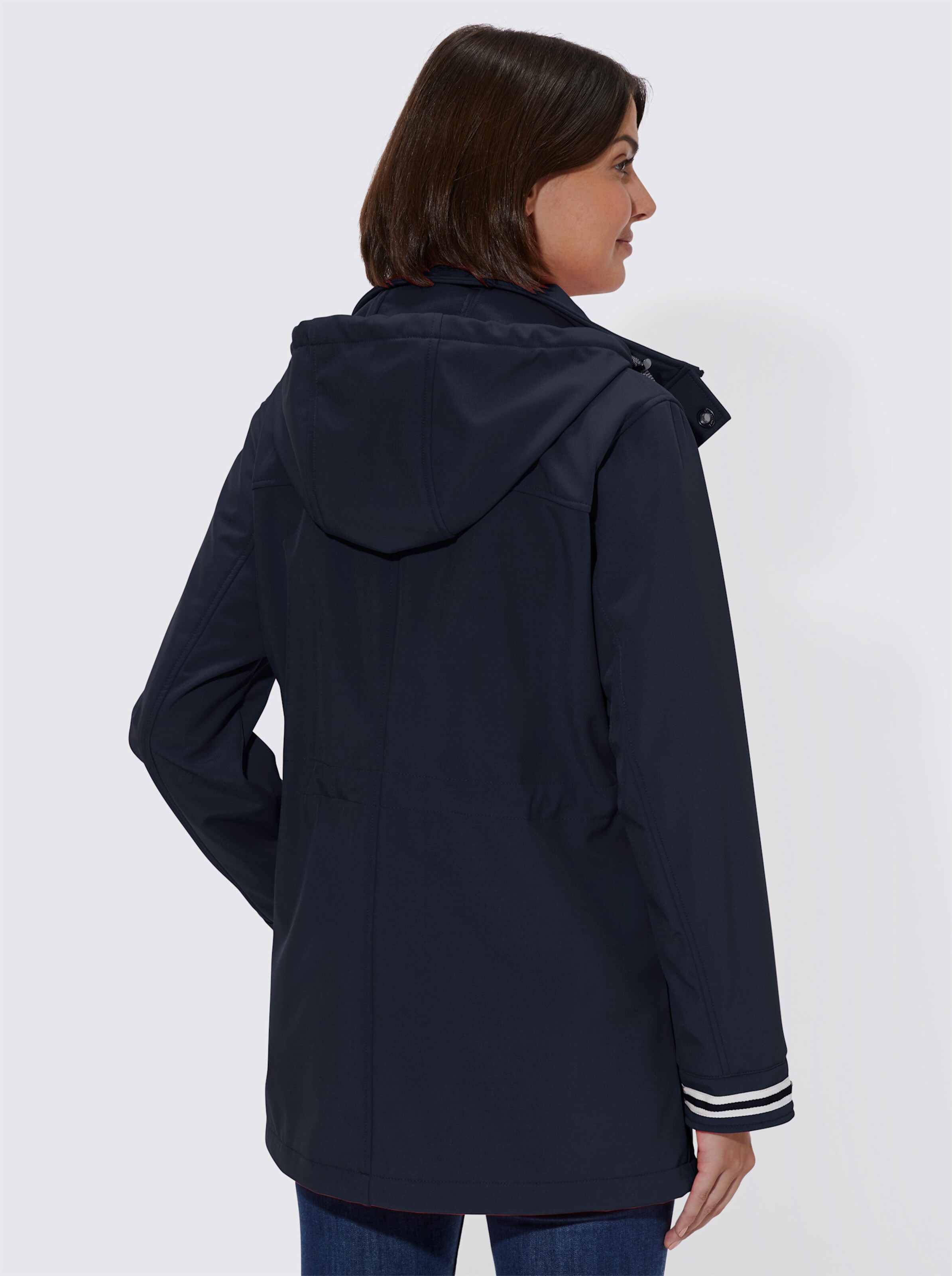 Softshelljacke mit abnehmbarer Kapuze