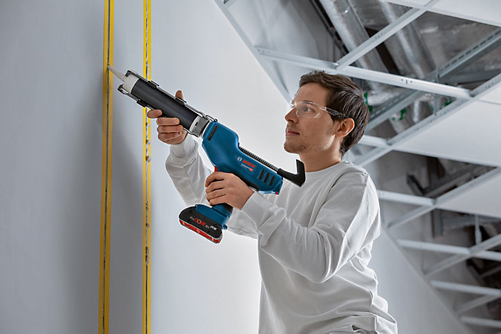 Pistolet à mastic Bosch Professional GCV 18V-310 (sans batterie)