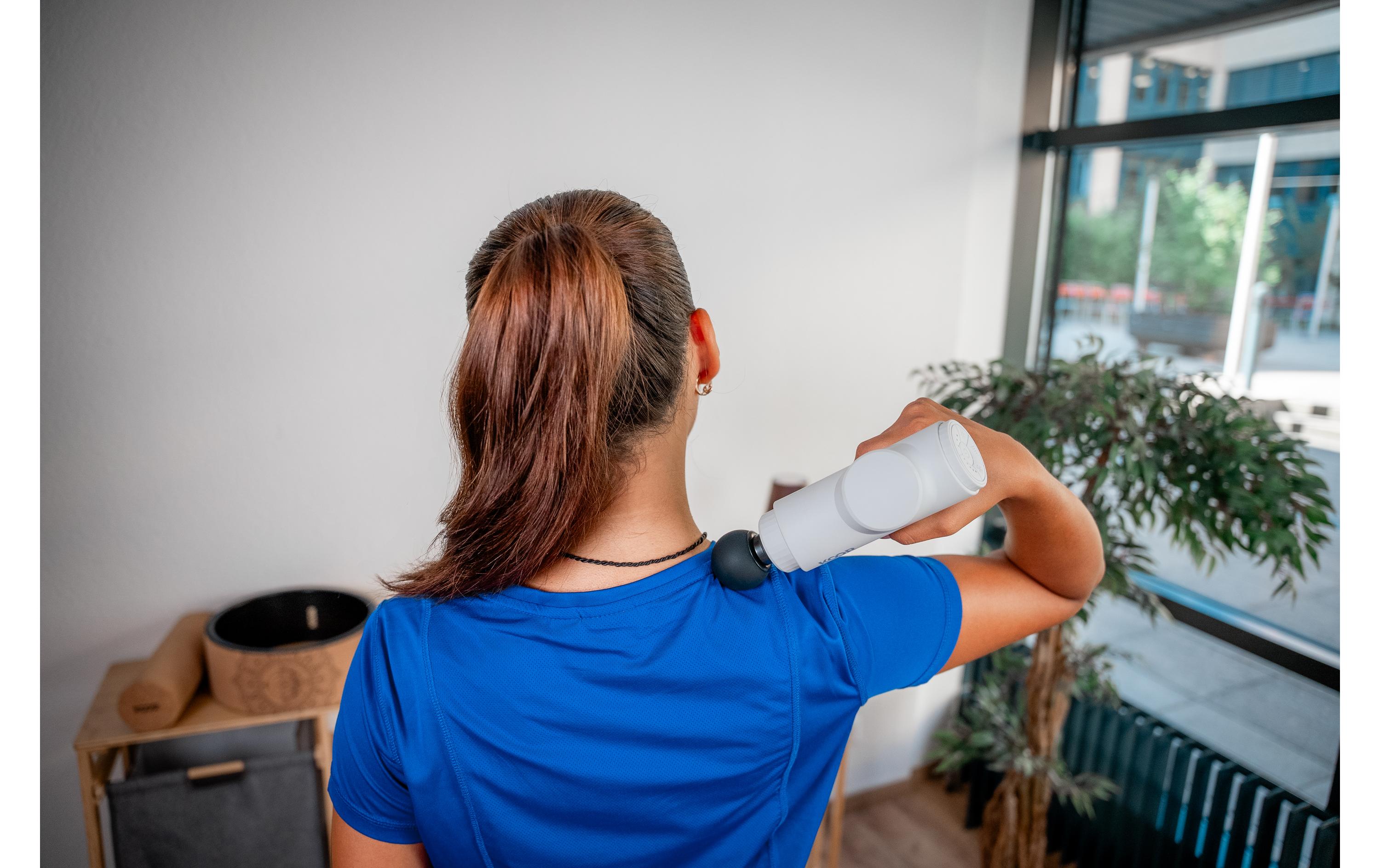 Massage Pistole Caalda ProMassage Gun mit Kühl- und Wärmefunktion zur Unterstützung der Regenerationszeiten