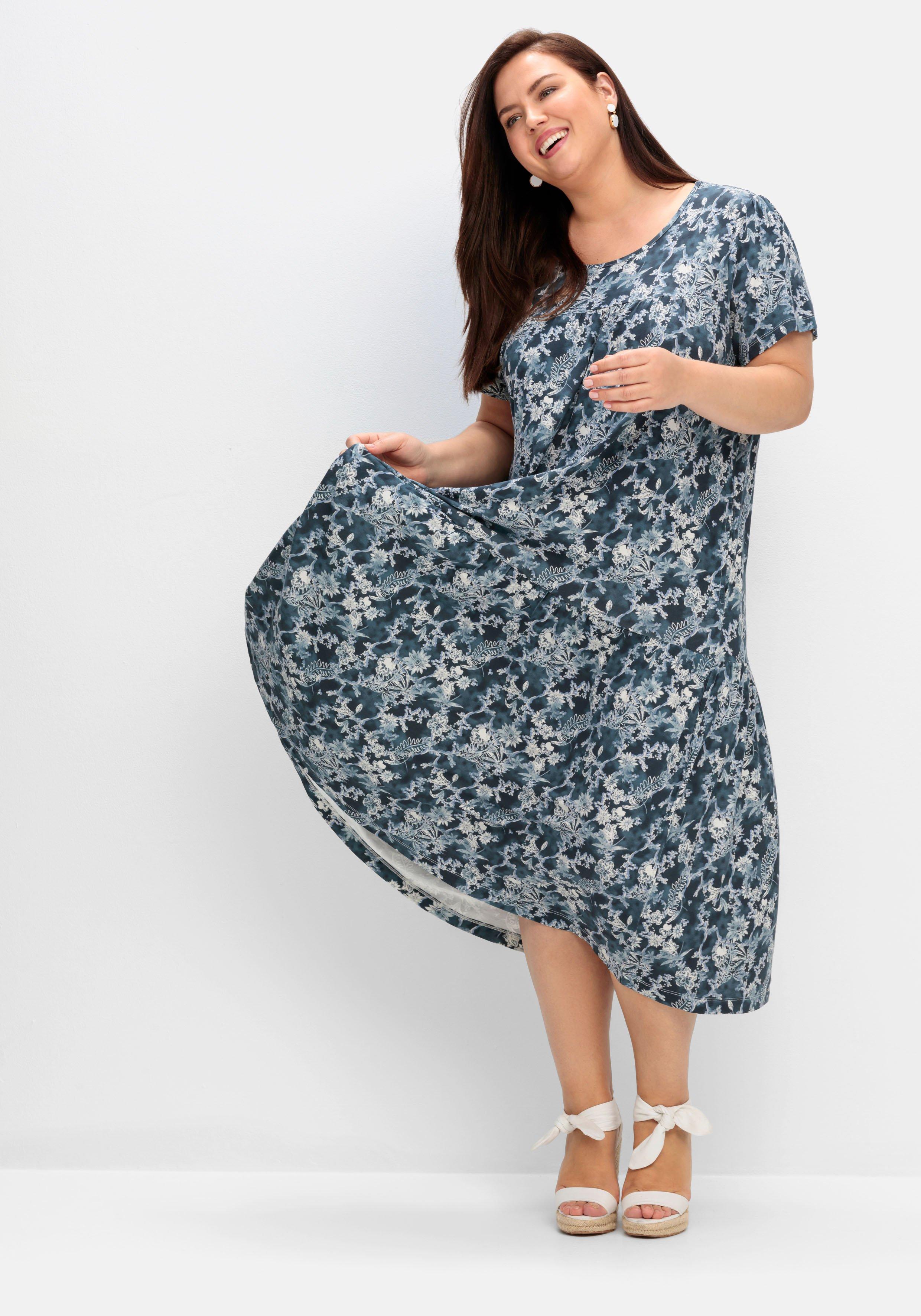 Stufenkleid mit Blumendruck, in Midilänge
