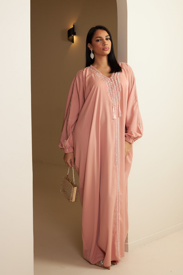 Abaya rose à empiècement perle carrée et pompom