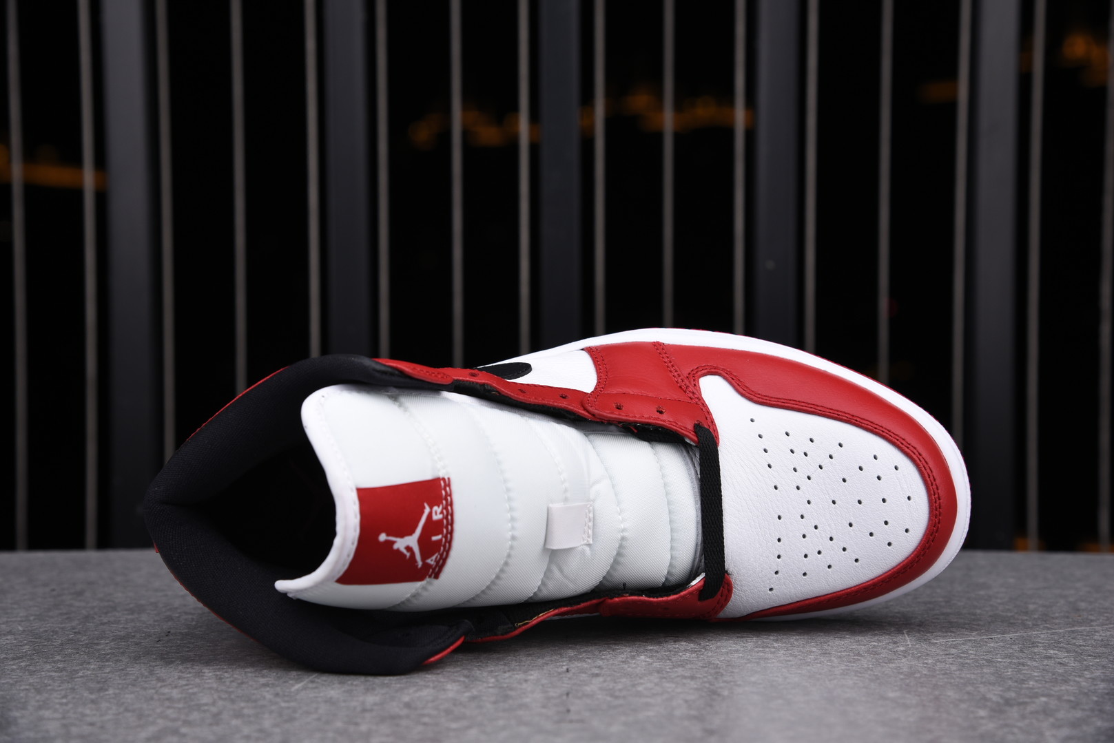 Jordan 1 Mid Chicago (2020)