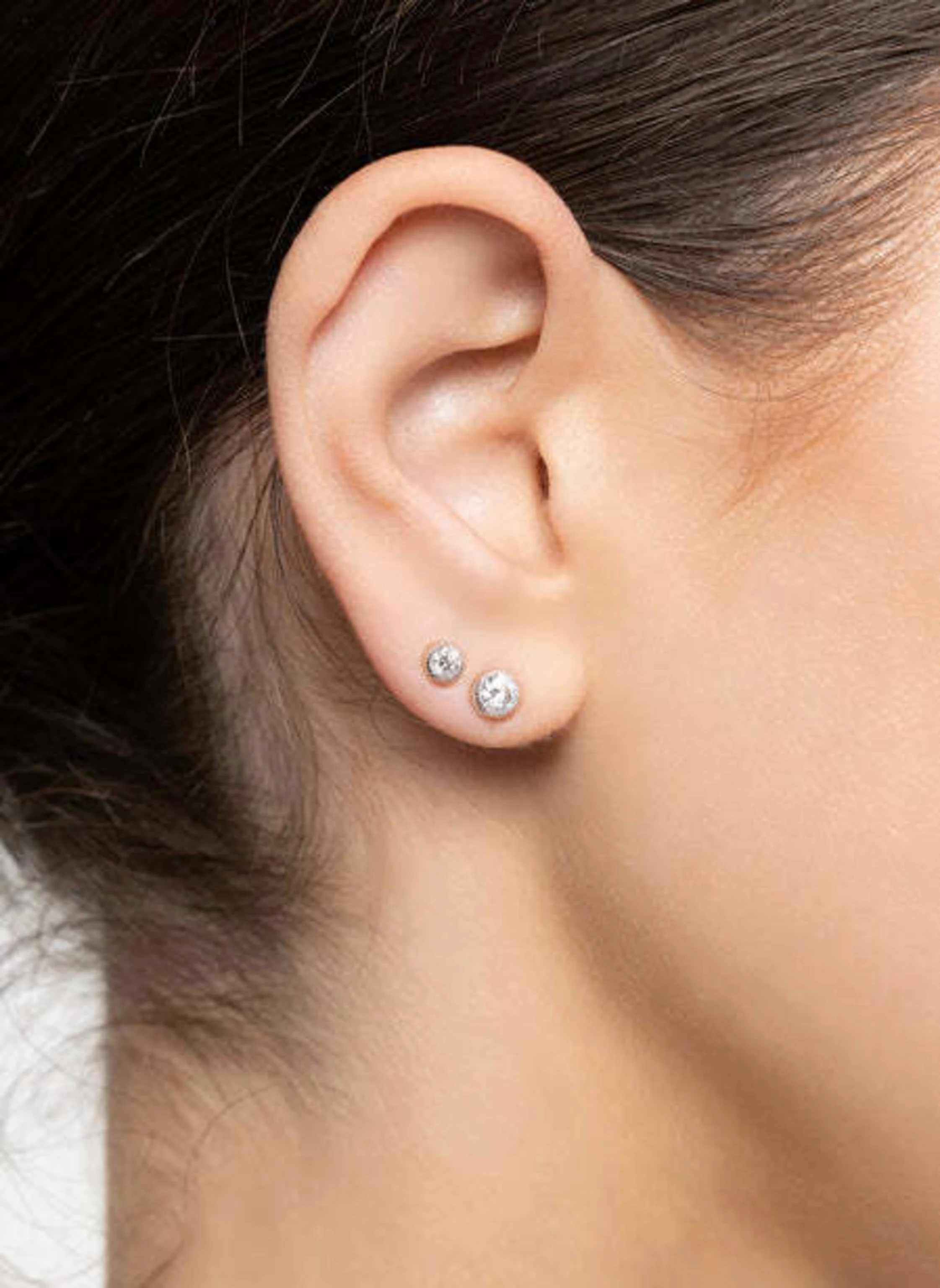 VEYNOU Ohrstecker KATE aus 14 Karat Weißgold und 0,20ct. lab-grown Diamanten