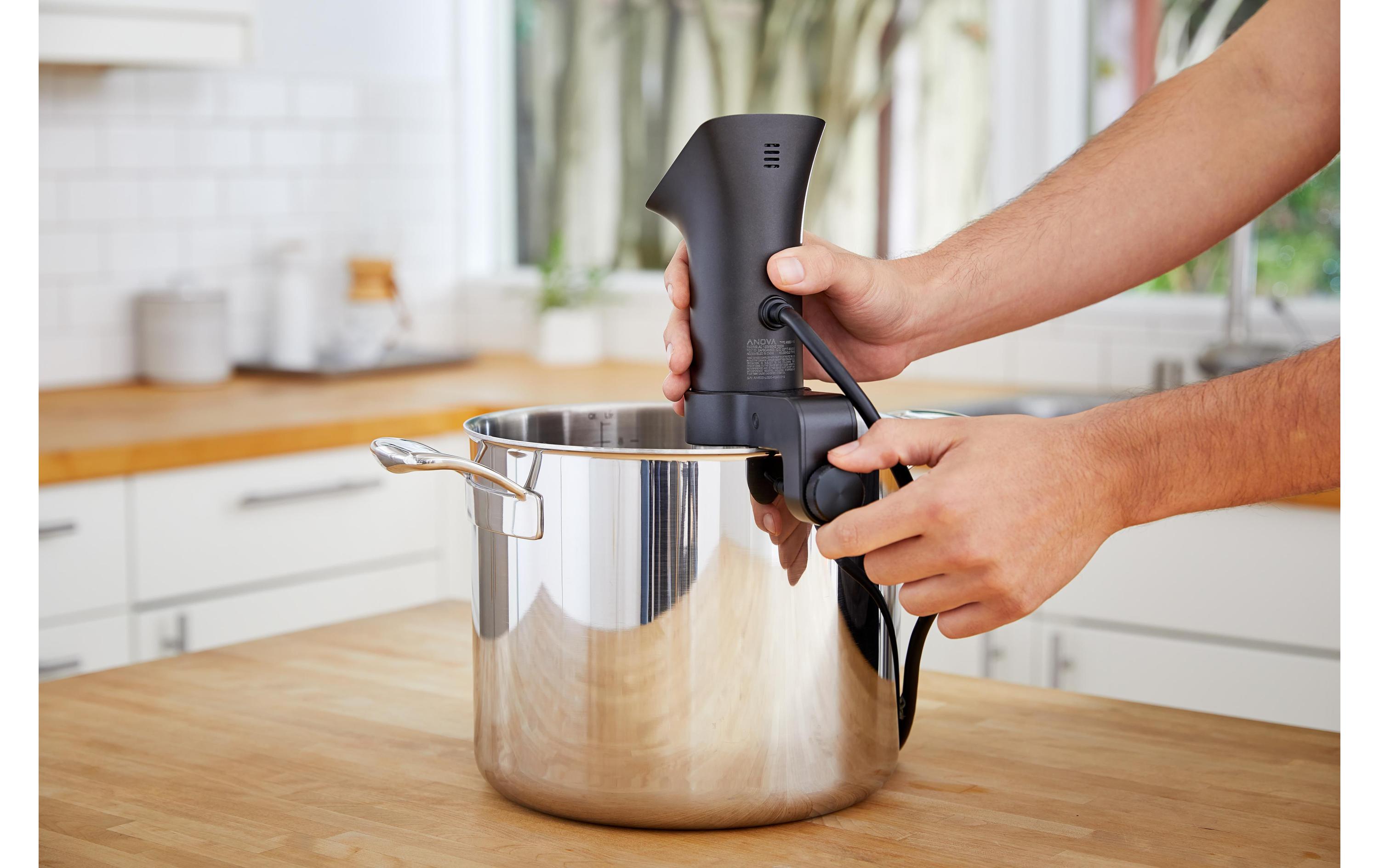 Sous Vide Stick Precision Cooker PRO<br>Bequemes Vakuumgaren im eigenen Kochtopf