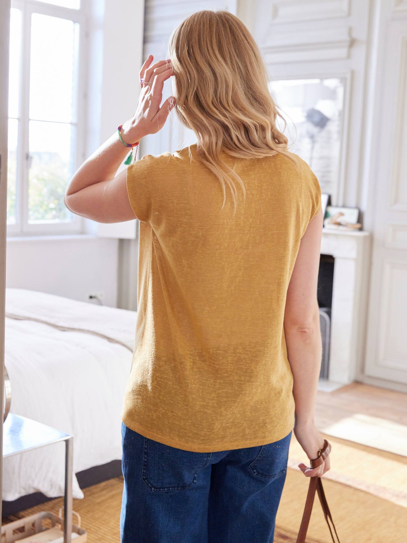 Camiseta de maternidade com decote em V, em linho e algodão cinza escuro