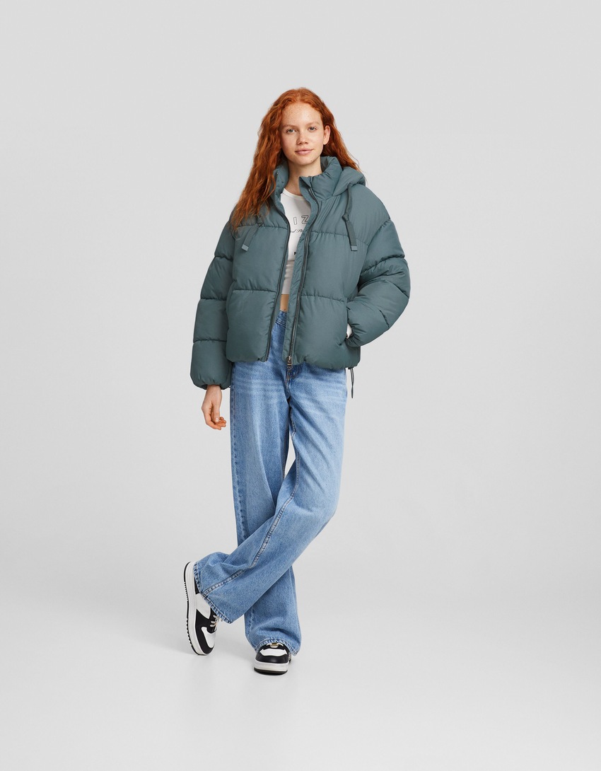Jaqueta puffer oversized com capuz