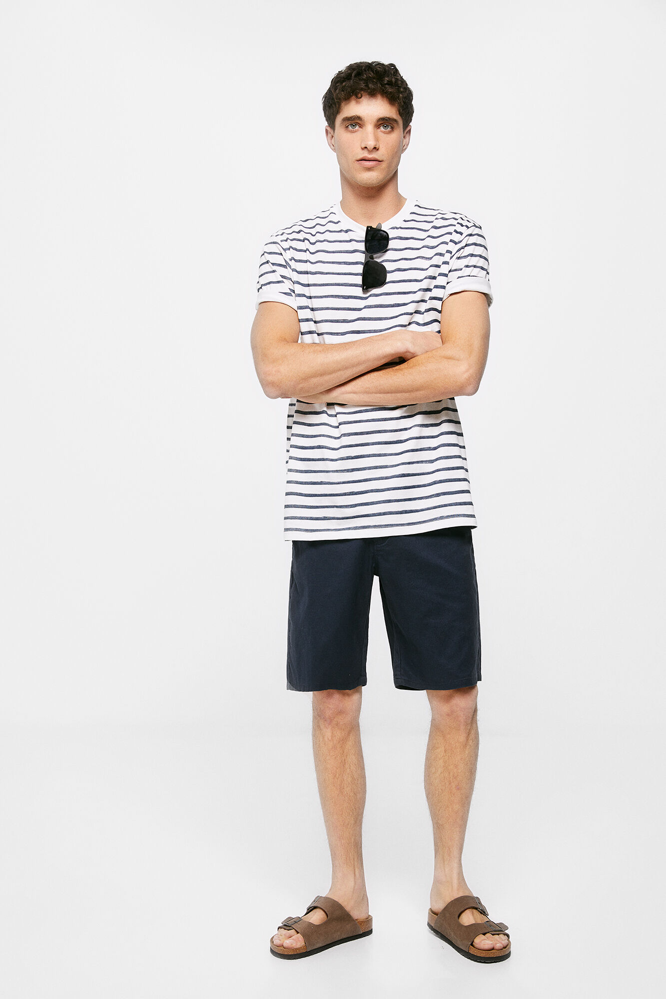 Bermuda de linho com debrum - azul marinho