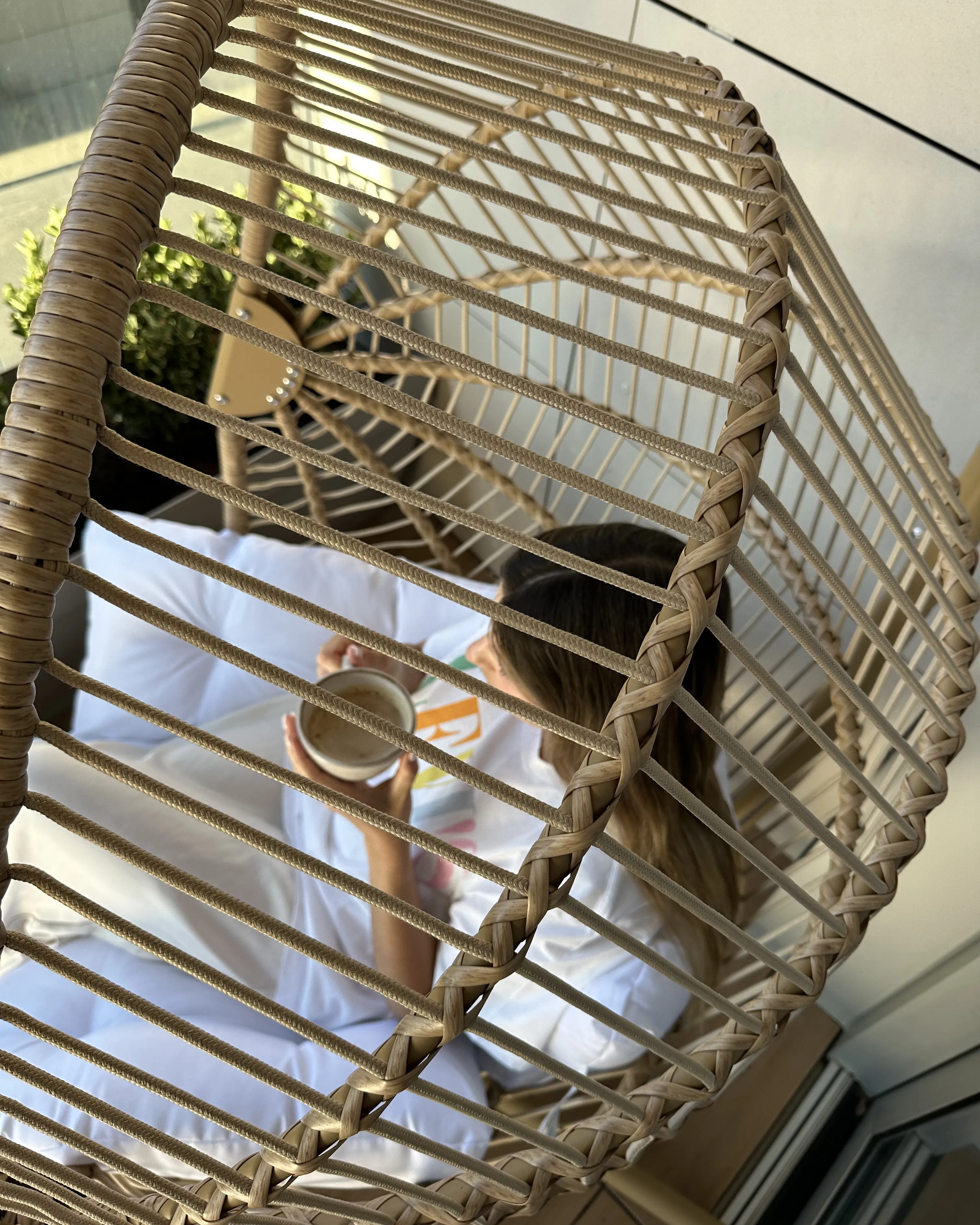 Hangstoel met standaard ACRI PE rotan Beige