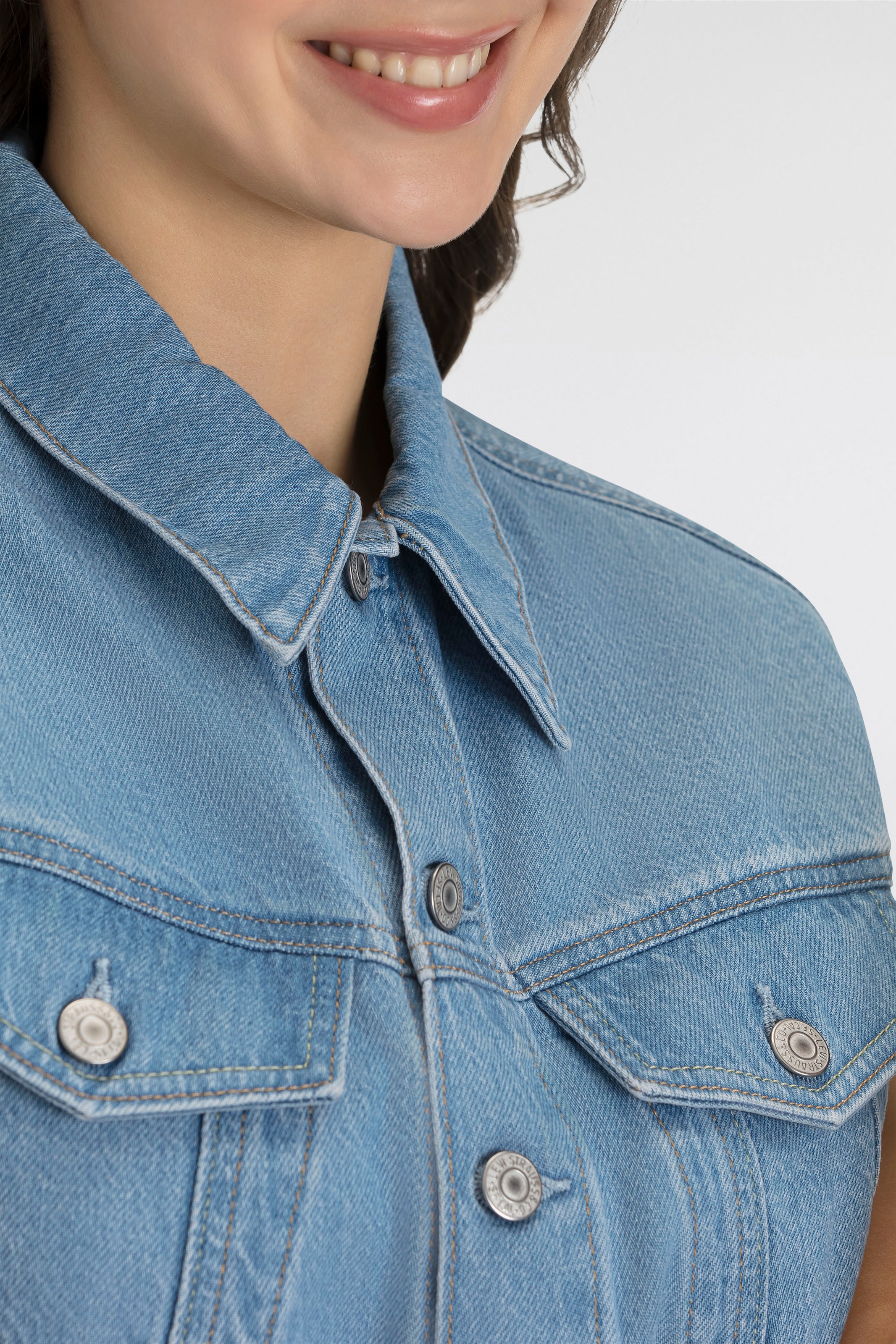 Levi's® Jeanskleid »ICONIC SLEEVELESS DRESS« Brusttaschen | Eingrifftaschen | Gesässtaschen | Münztasche