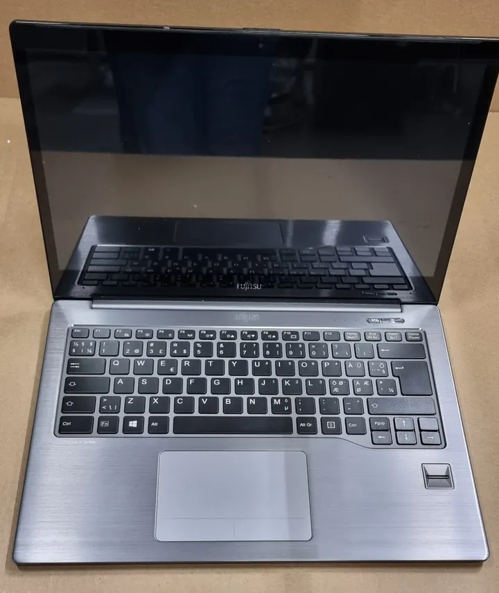[OUTLET] - Fujitsu LIFEBOOK U904 - Ultrabook - Core i7 4600U / 2.1 GHz - Windows 8.1 Pro 64-bit - 10 GB RAM - 256 GB SSD ...