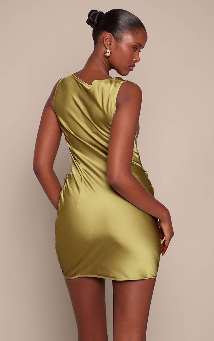 Chartreuse Robe Mini Drapée En Satin Avec Col Bénitier
