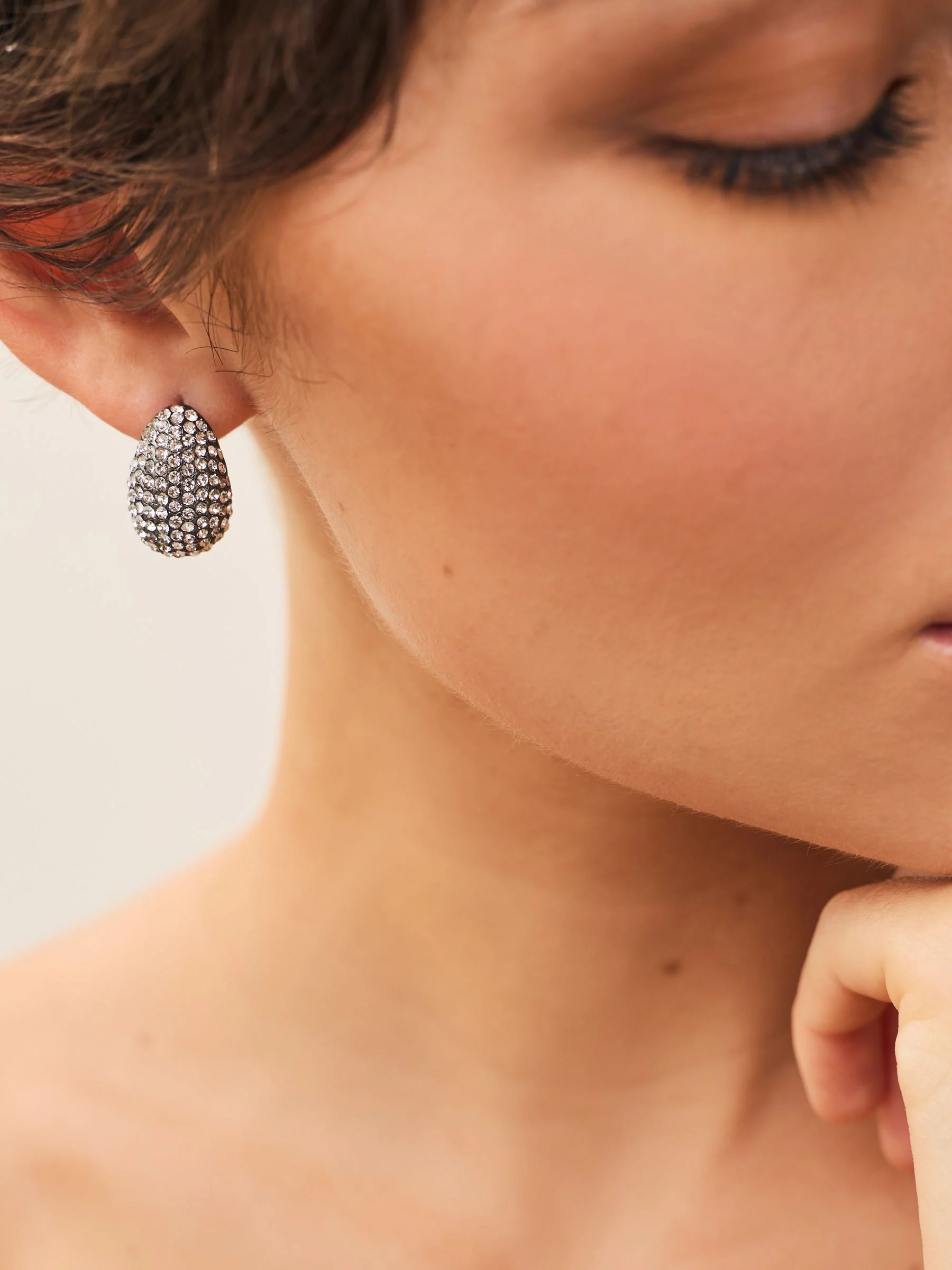 Brons - Pavé Teardrop Stud Earrings