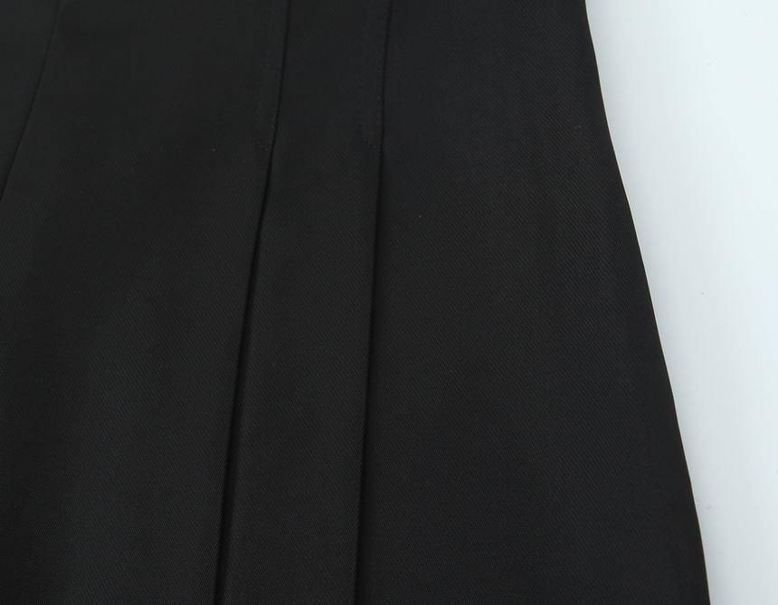 Avauntgardo - Set: Hoge taille effen geplooide capribroek met wijde pijpen + tailleketting