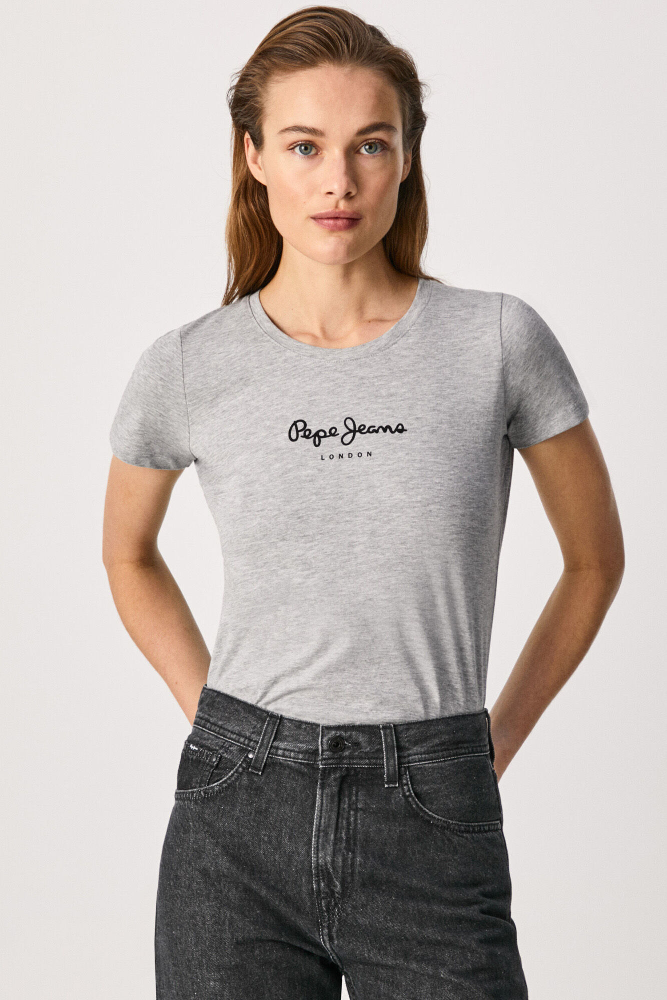 CAMISETA COM O LOGOTIPO DE NEW VIRGINIA