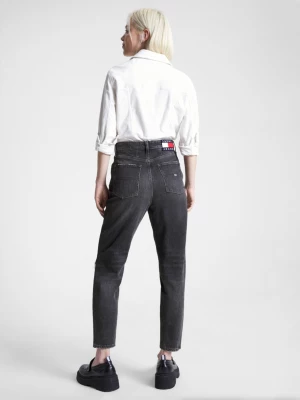 Calça jeans preta Mom de cintura ultra alta e corte afunilado