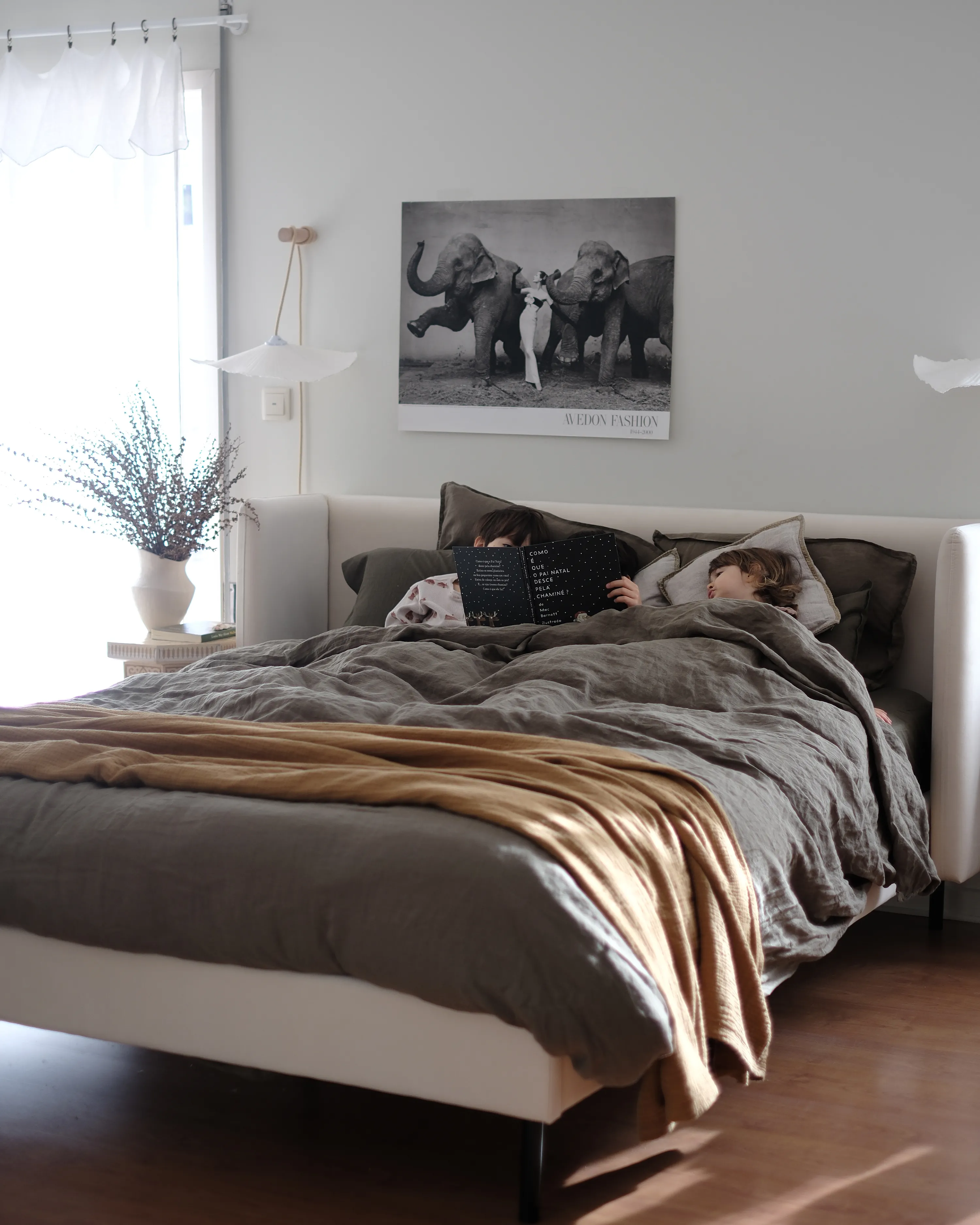 Bed Fluweel ARETTE 160 x 200 cm Lichtbeige