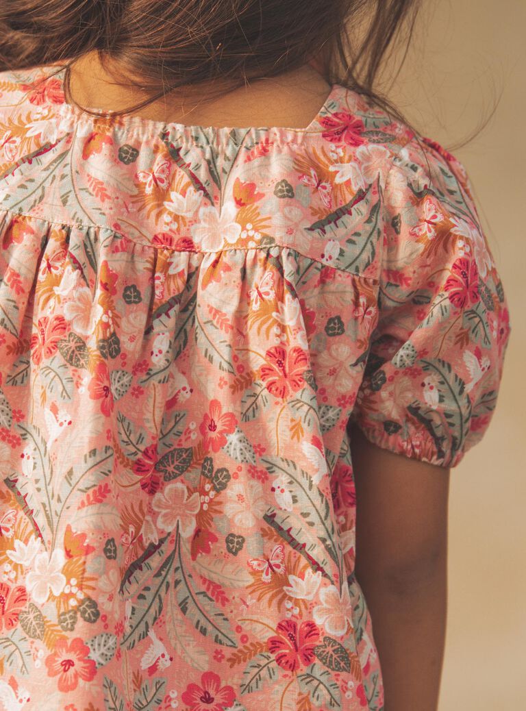 Robe rose à fleurs