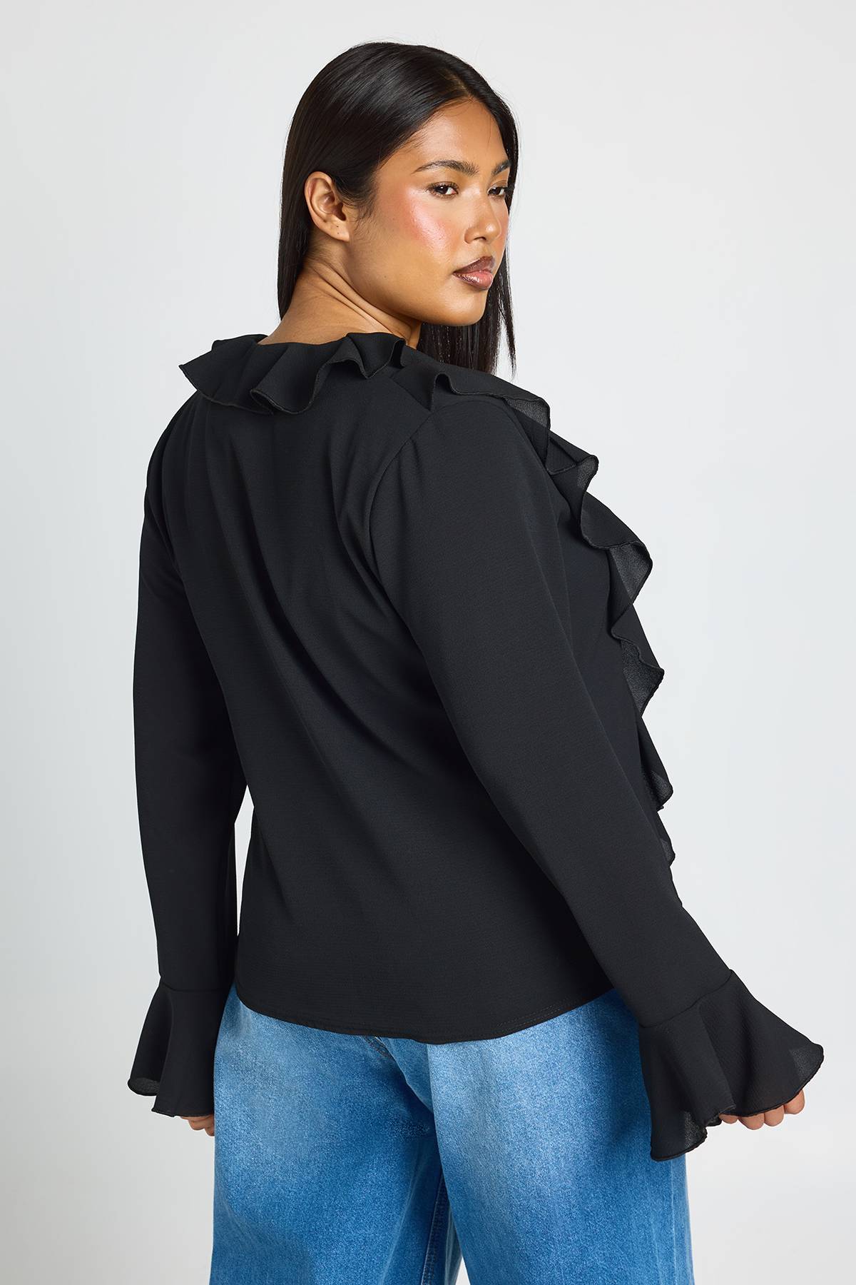 boohoo Blouse Grande Taille À Volants Et Nœud Devant