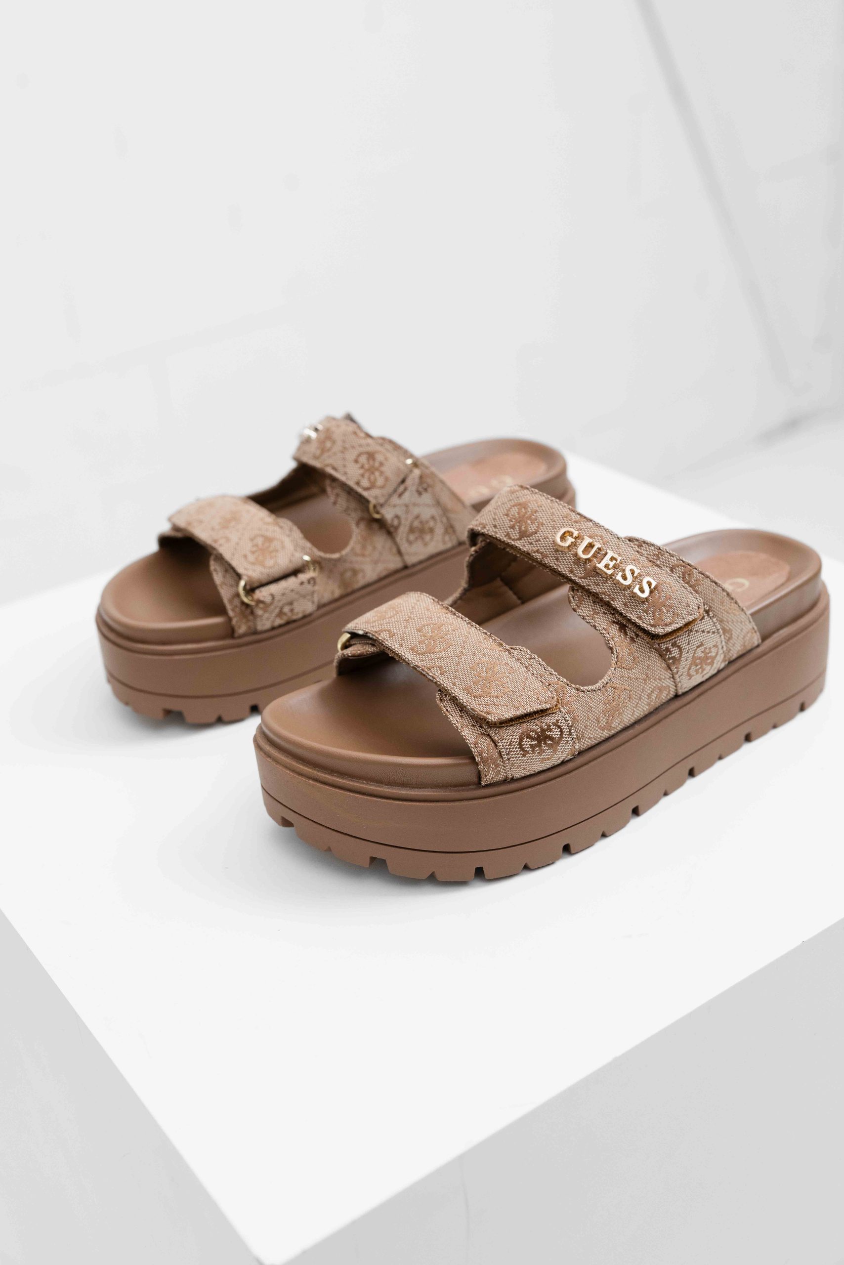 Guess Faxon 2 Sandalen Dames Beige