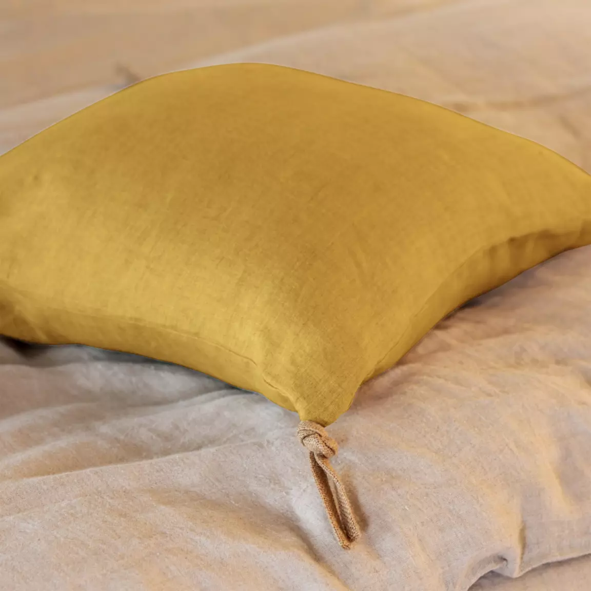 Coussin carré lin lavé (45 cm) Louise Jaune moutarde