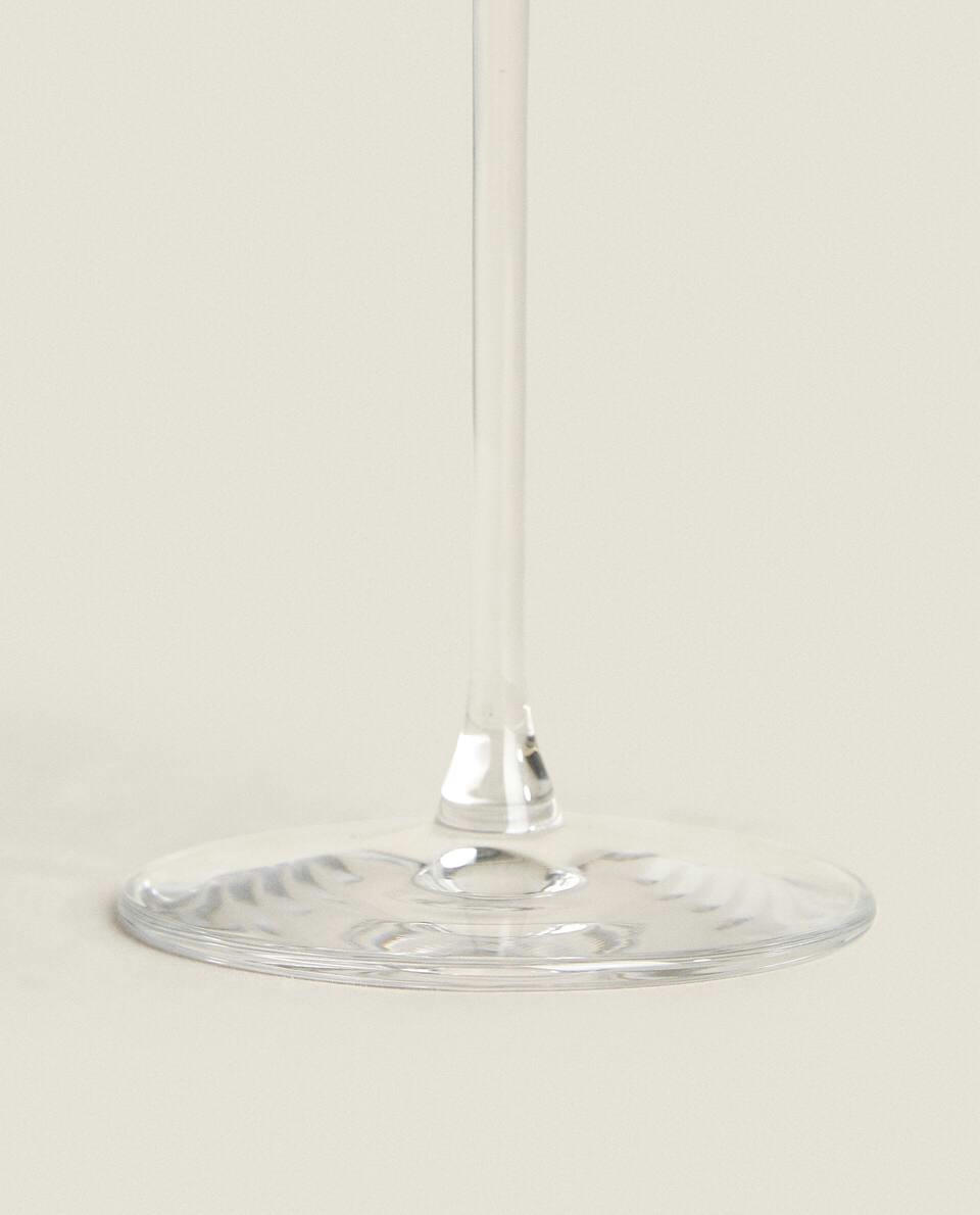 Taça de vinho espumante cristalino simples