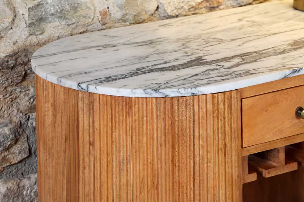 Massiver Bartisch TRES CHIC 120cm braun Mangoholz weiß Marmor mit Flaschenregal