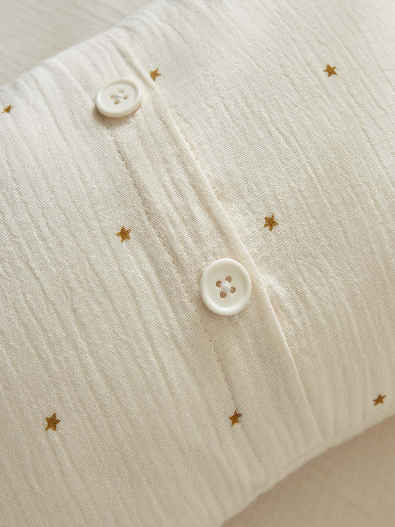 Petit coussin gaze de coton brodé