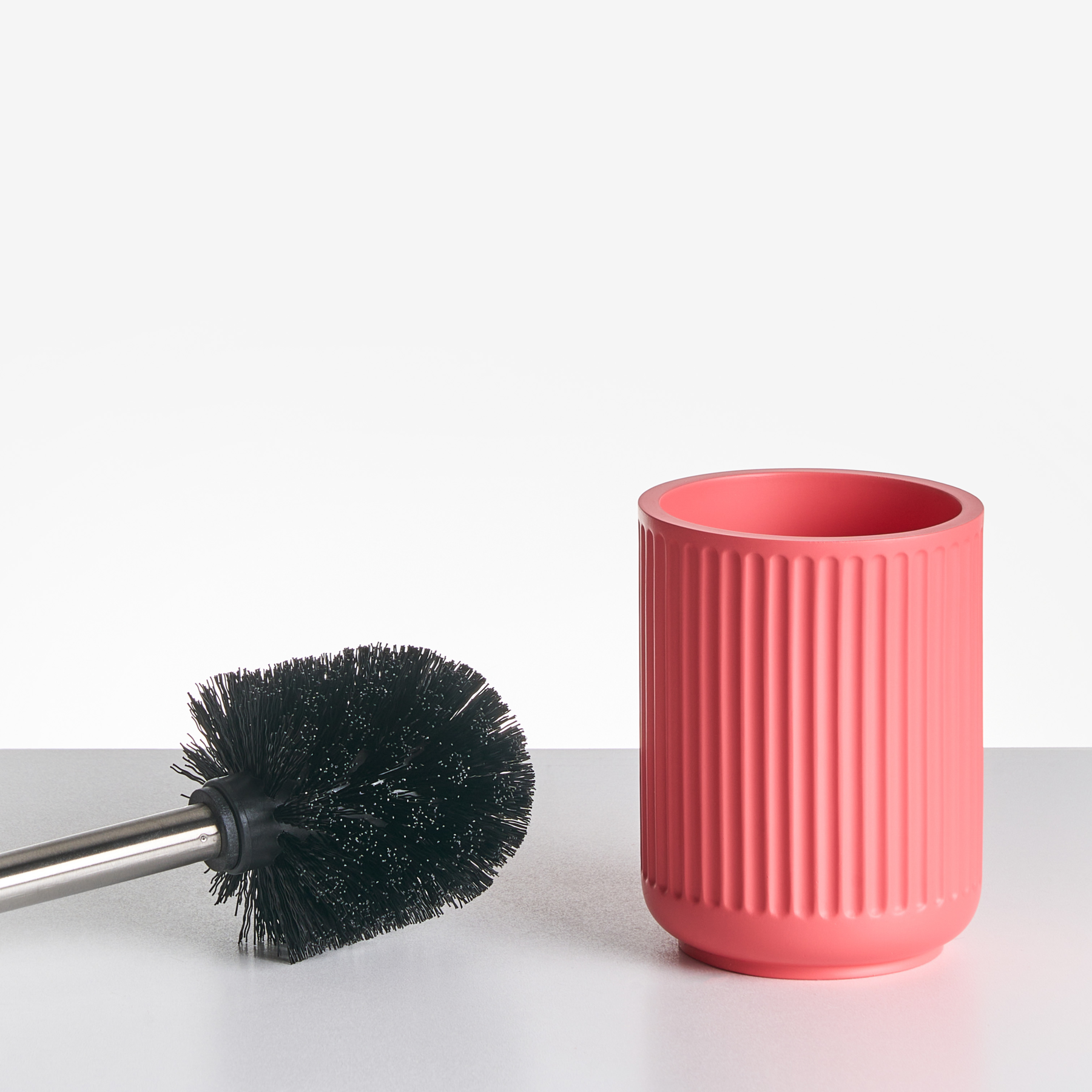 Beliani - HUARMEY - Badkameraccessoireset - Rood - Polyresin