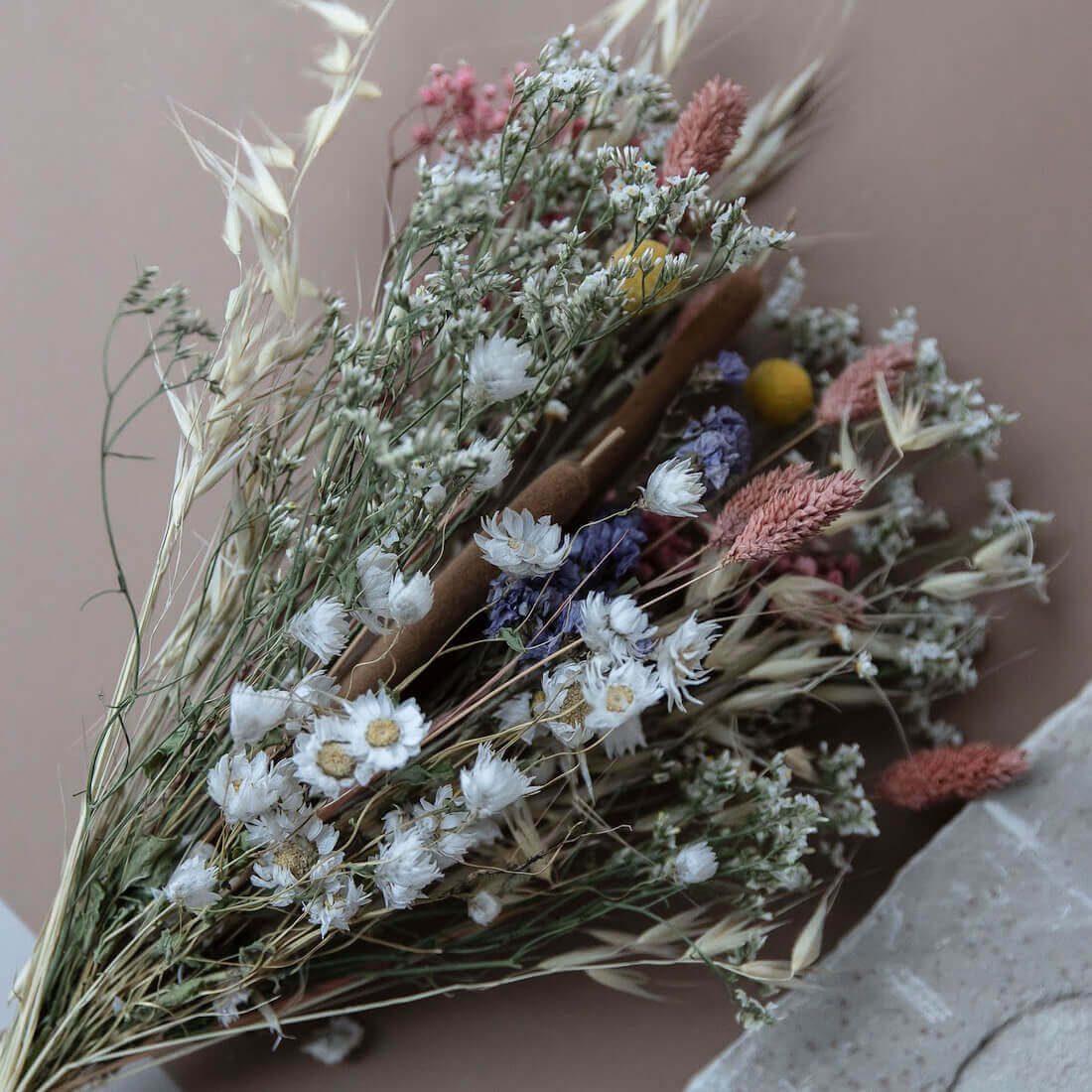 Zomerweide: natuurlijke, wilde bloemen in huis