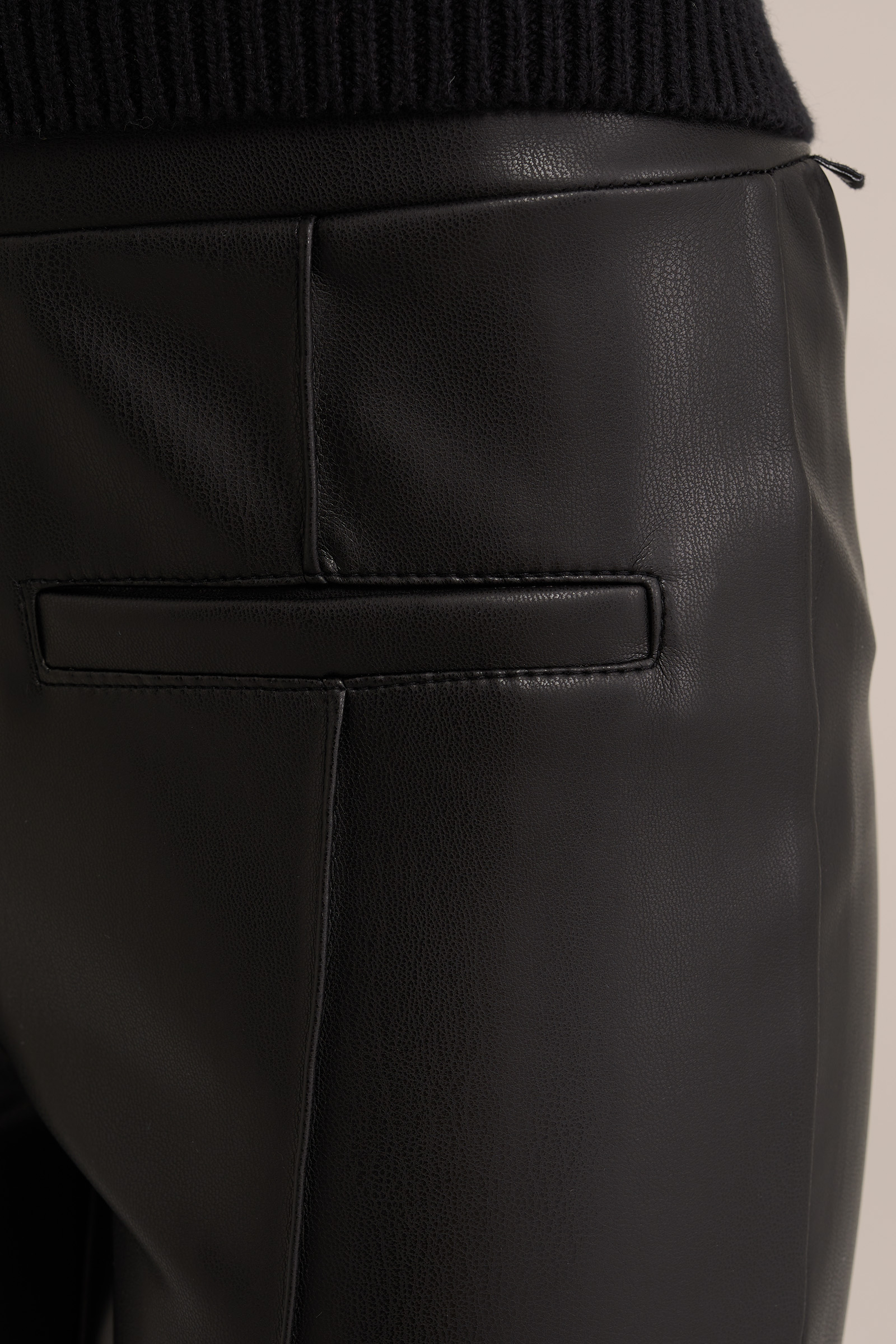 Meisjes flared legging van imitatieleer WE Fashion Zwart