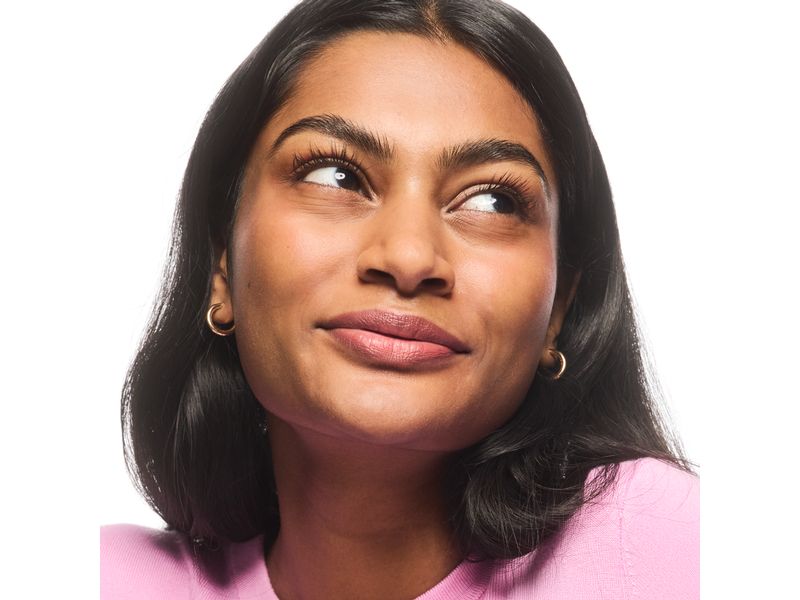 essence Foundation Stick 240 Foundation Stick in einem neutralen, braunen Farbton mit rosigem Unterton