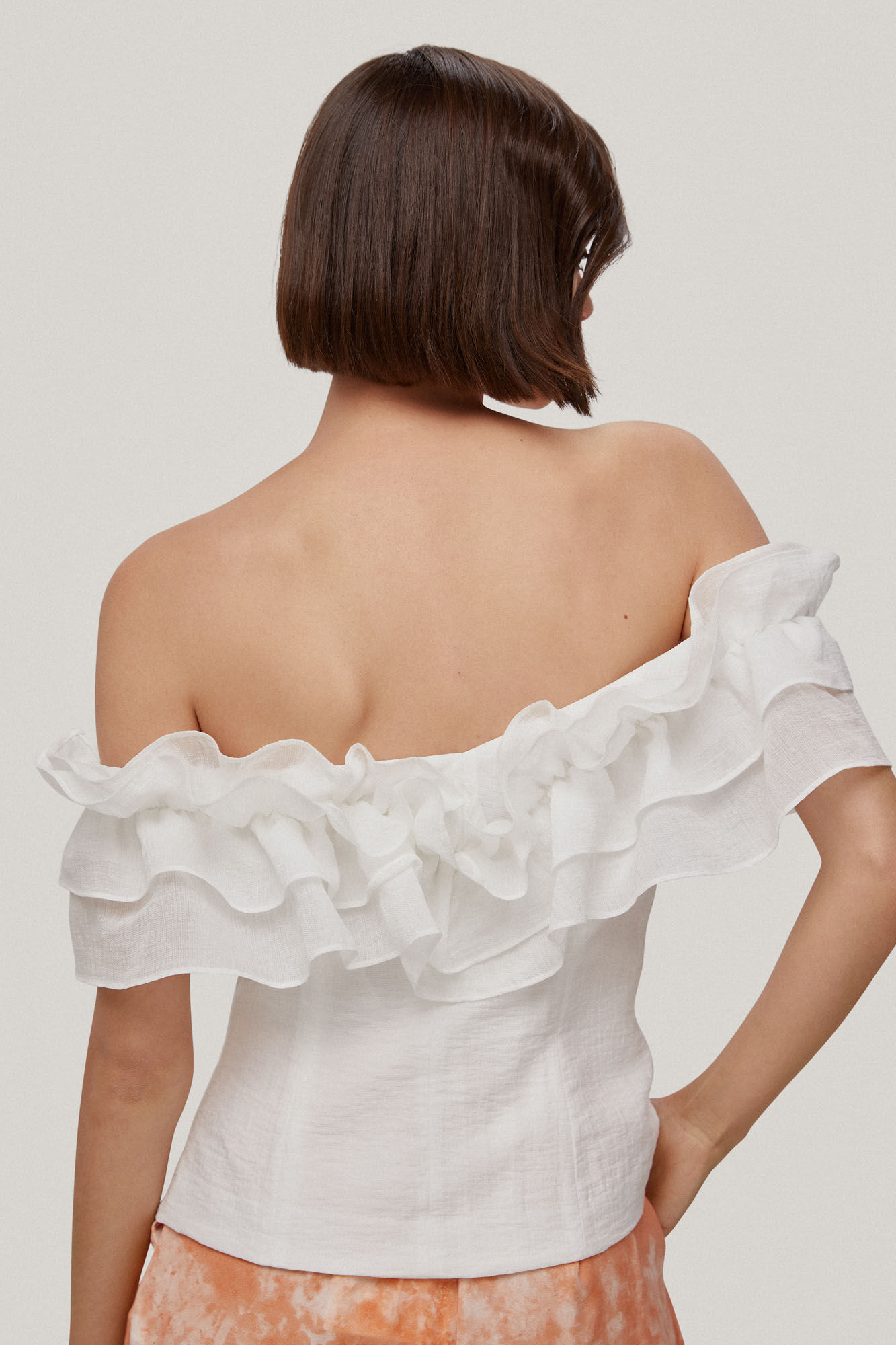 Luli. Blusa ombro a ombro com babados - Branca