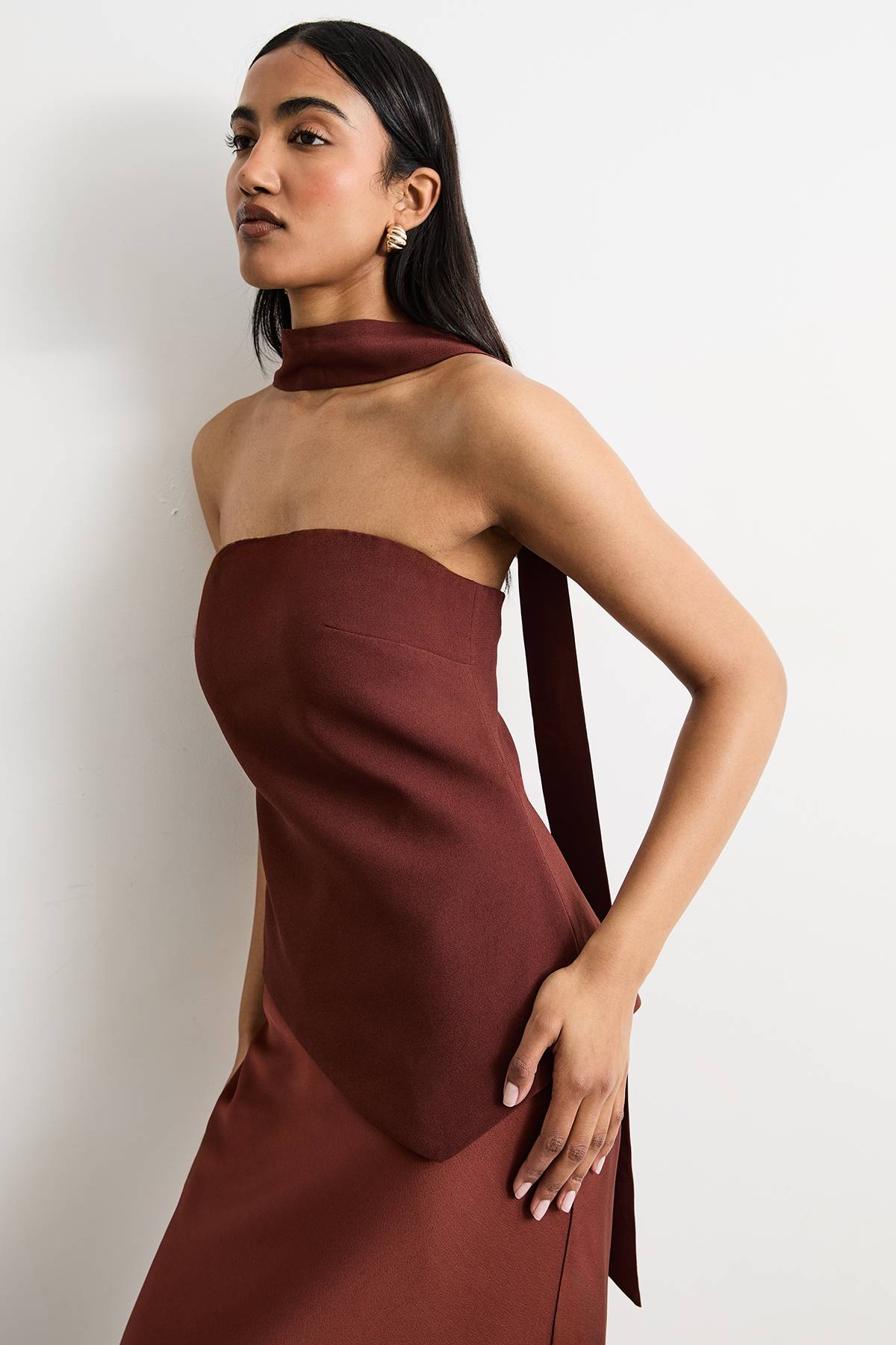 Warehouse Robe Midi en Satin à Bustier Structuré Sans Bretelles