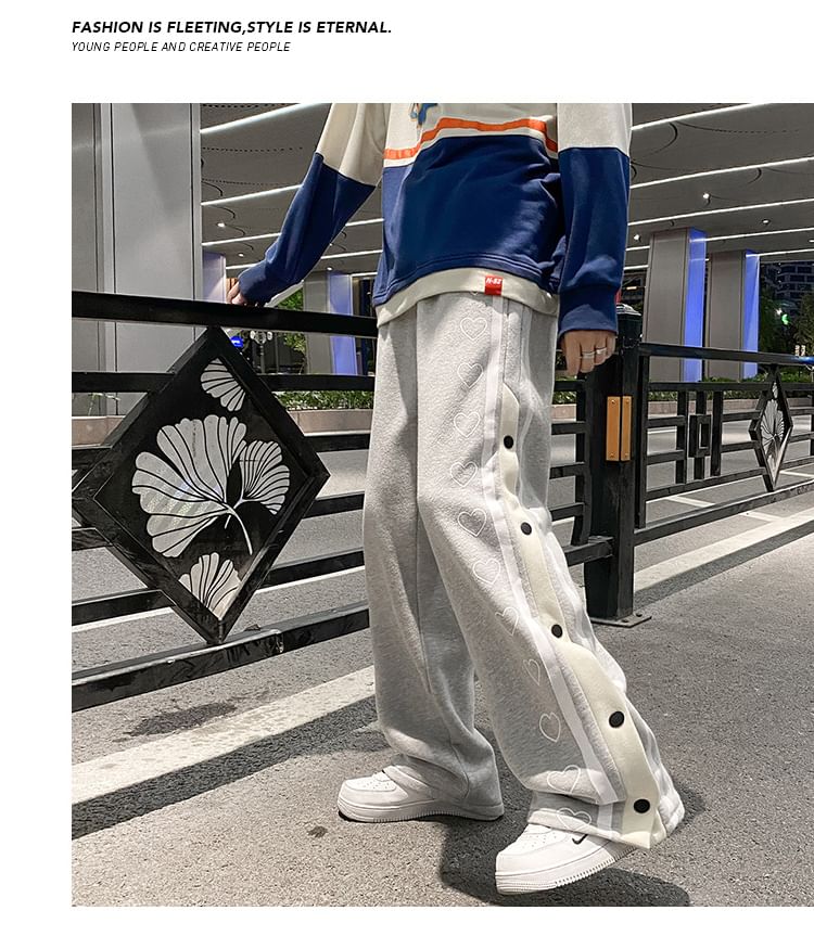 Nikoflin - Joggingbroek met rechte pijpen en hartjesprint, knoopsluiting en middelhoge taille