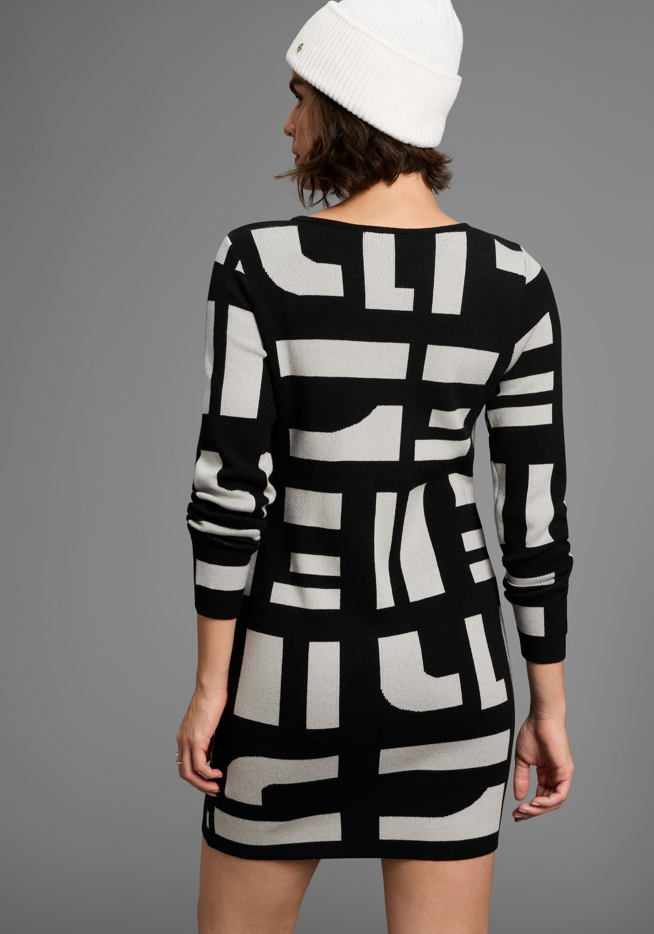 Boysen's Strickkleid aus modischem Jacquardstrick mit Rundhalsausschnitt