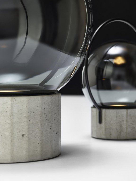 Brokis Sfera tafellamp LED oplaadbaar small rookgrijs zwart naturel