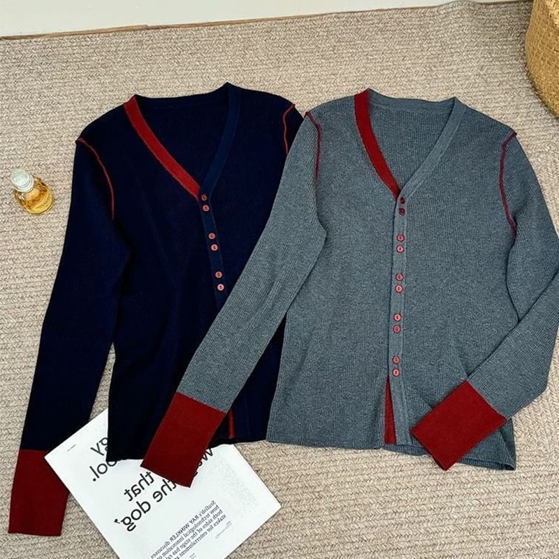 Cossita - V-hals tweekleurig vest met knoopjes