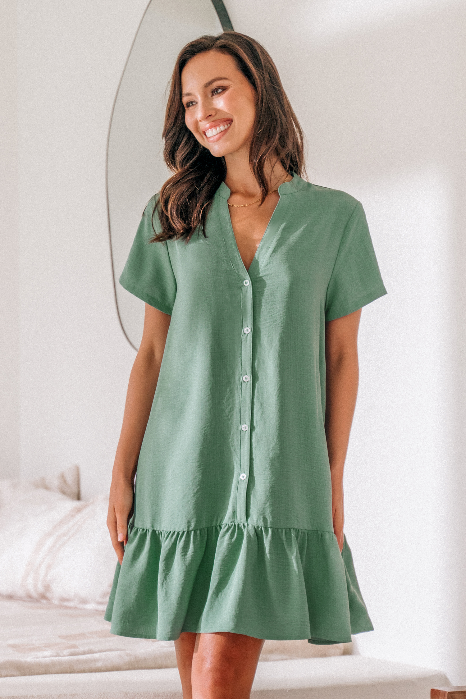 Robe mini à manches bouffantes et boutons vert tendre