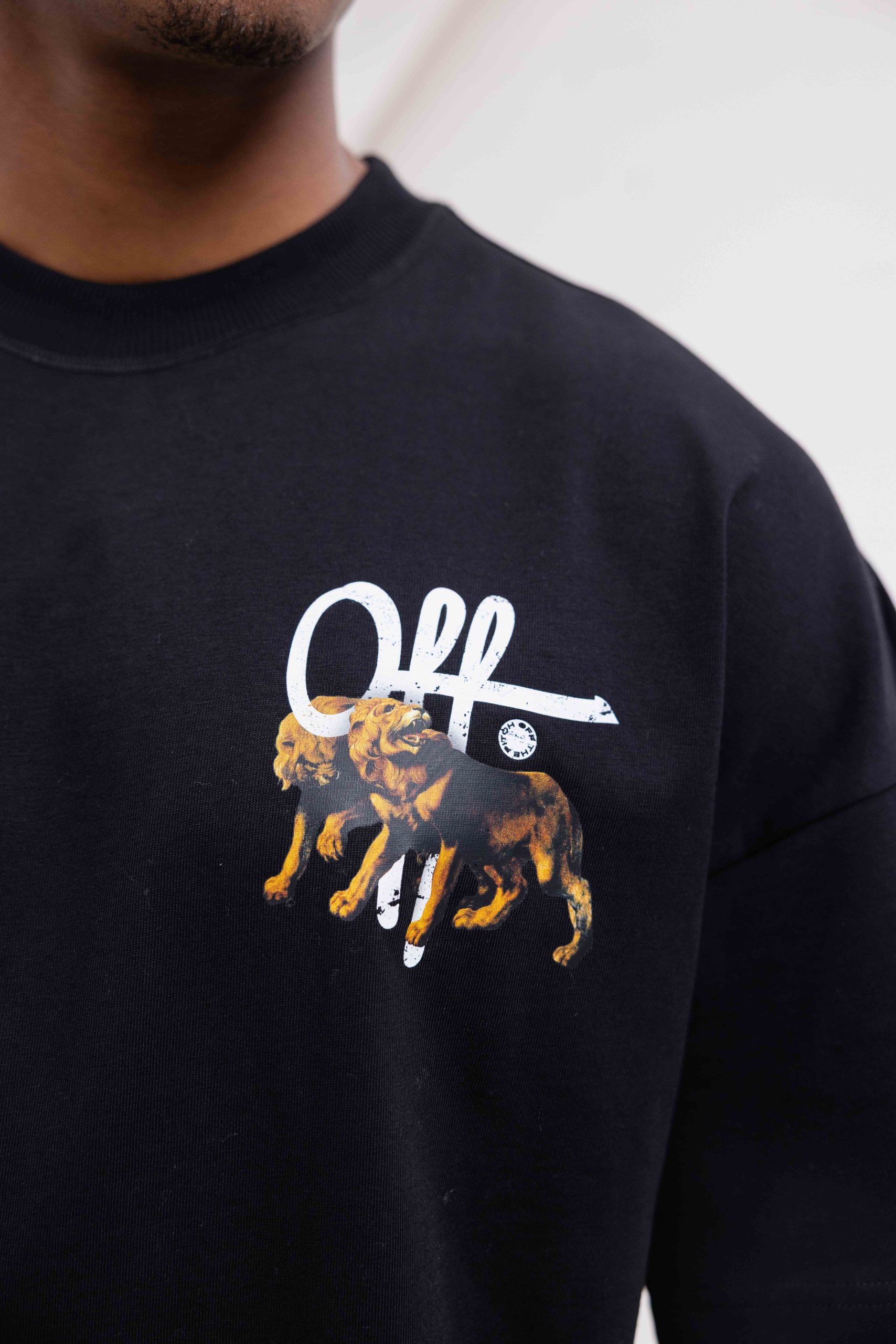 Off The Pitch Lion T-Shirt Heren Zwart