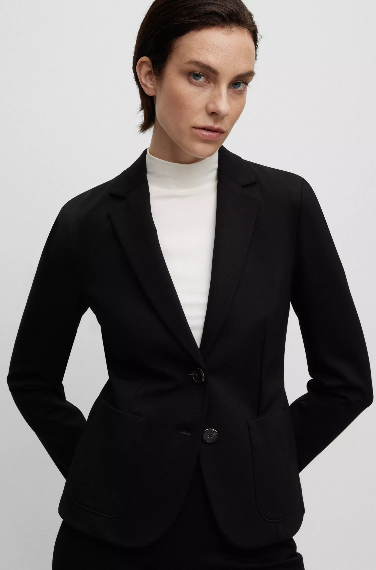 Jaqueta BOSS preta, extra slim fit, em tecido elástico.