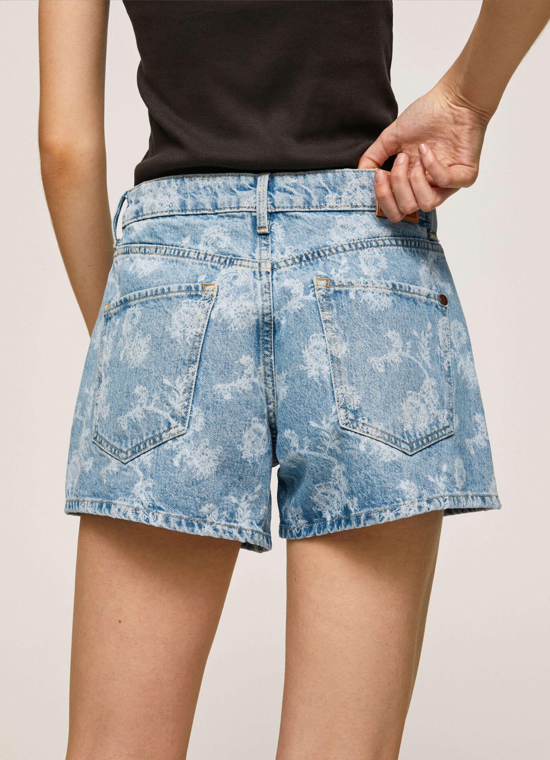 Shorts jeans com estampa floral - jeans