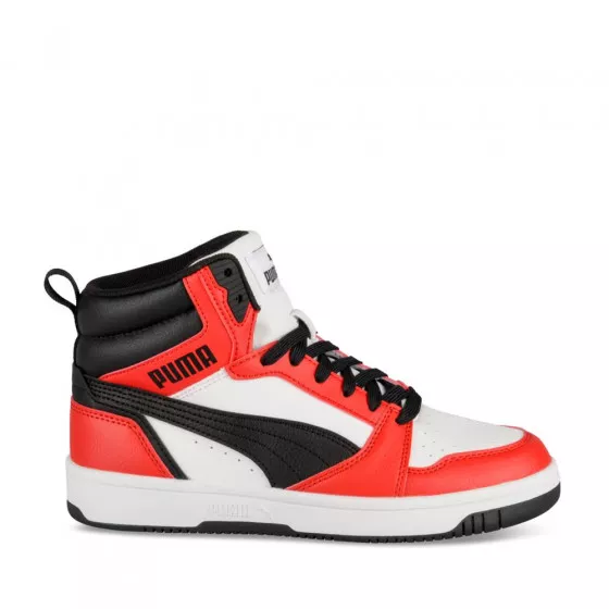 Baskets rouges