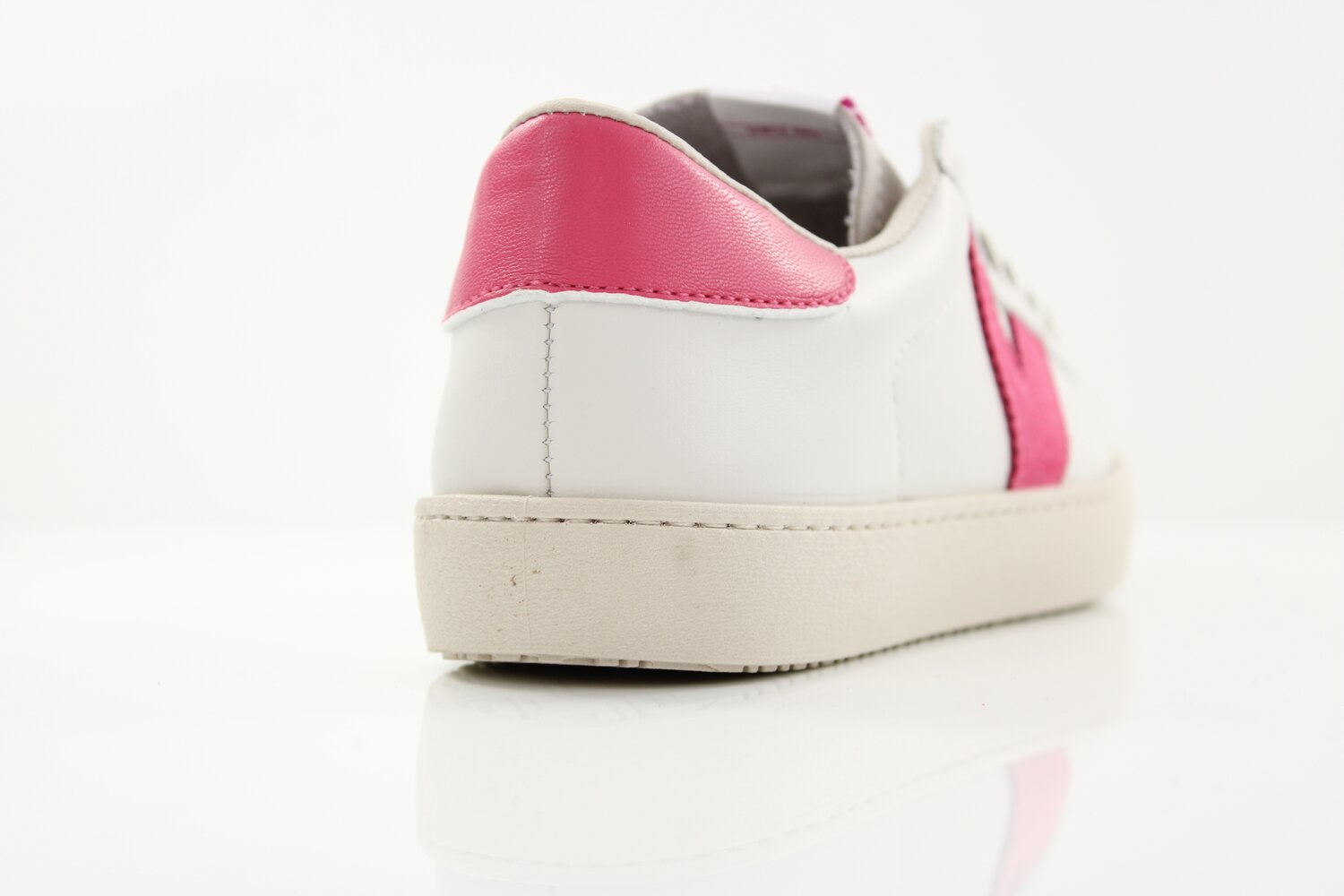 Victoria Sneaker