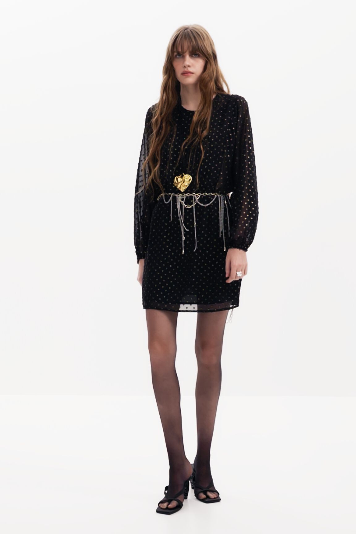 vestido curto de bolinhas