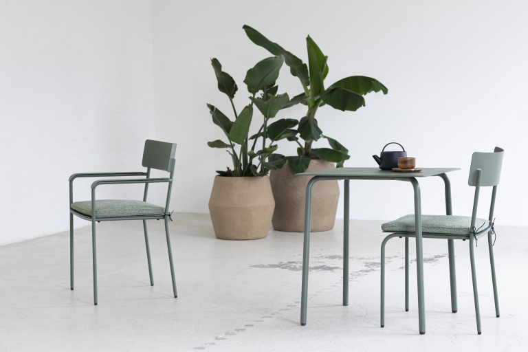 Serax August by Vincent van Duysen tuinstoel met armleuning zwart