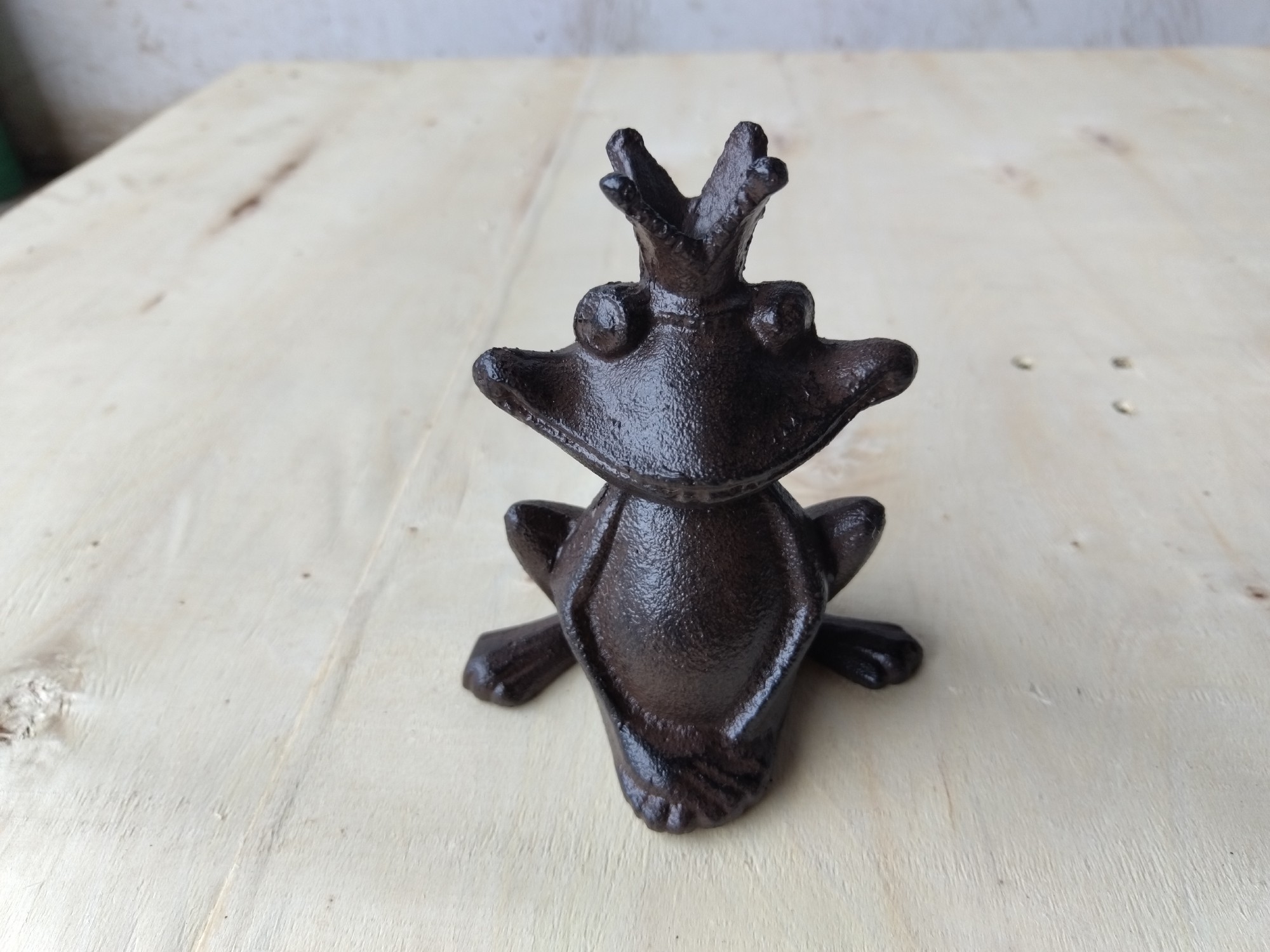 Figur 'Froschkönig' aus Gusseisen, H 12 cm, B 11 cm, L 7,5 cm von fischer's lagerhaus