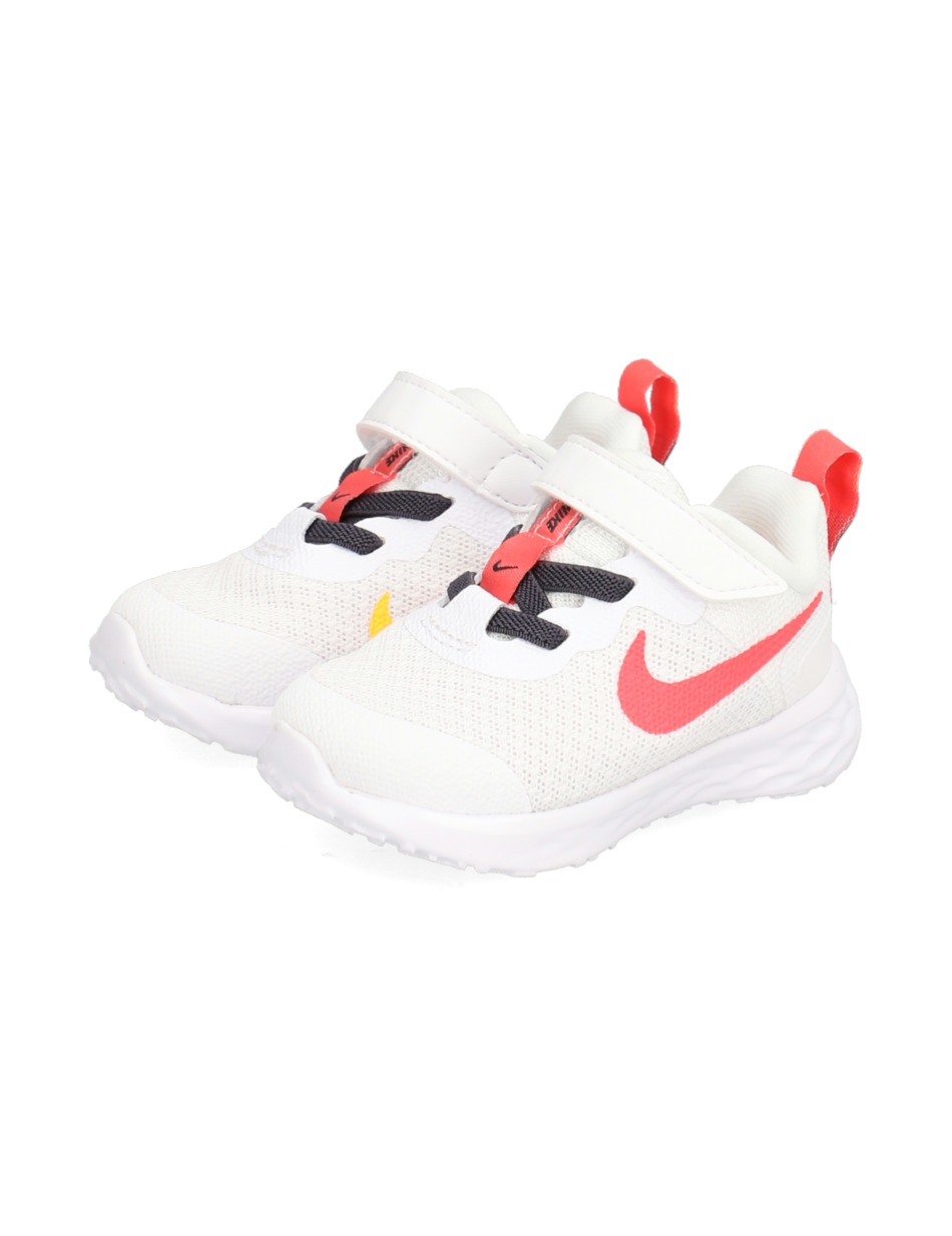 Nike Revolution 6