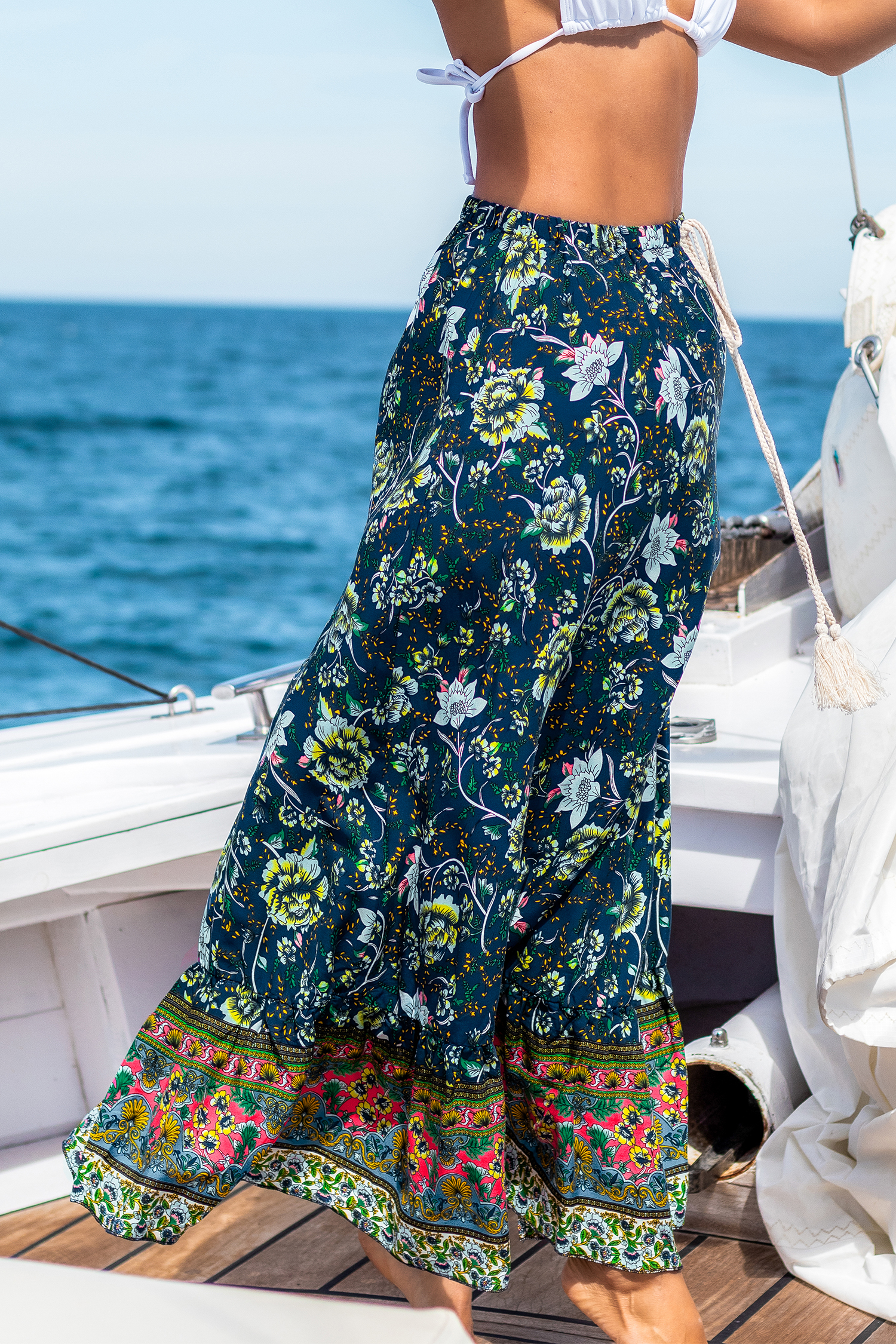 Jupe fleurie maxi avec jambes évasées à lacer