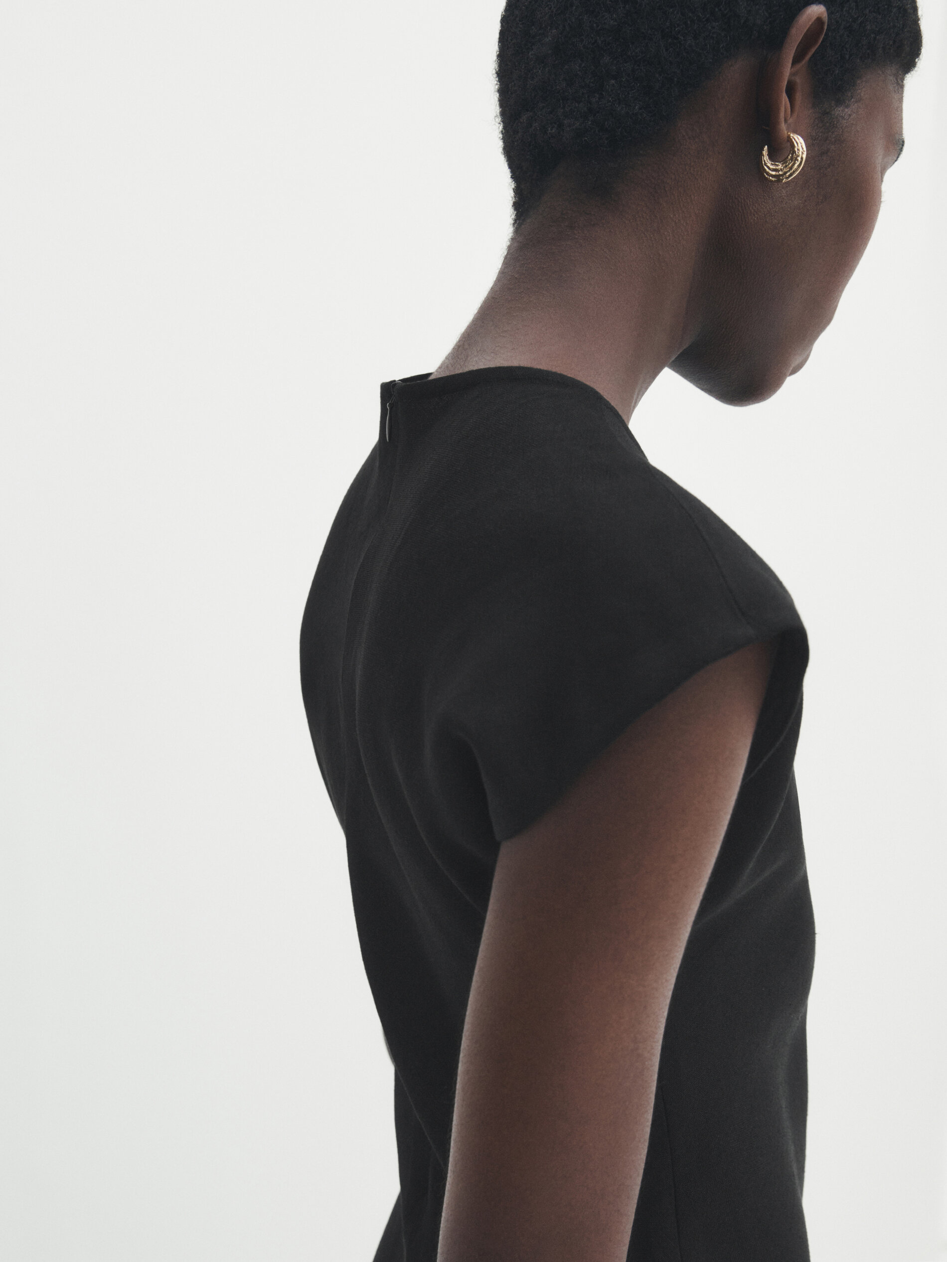 Vestido midi em linho preto - NEGRO