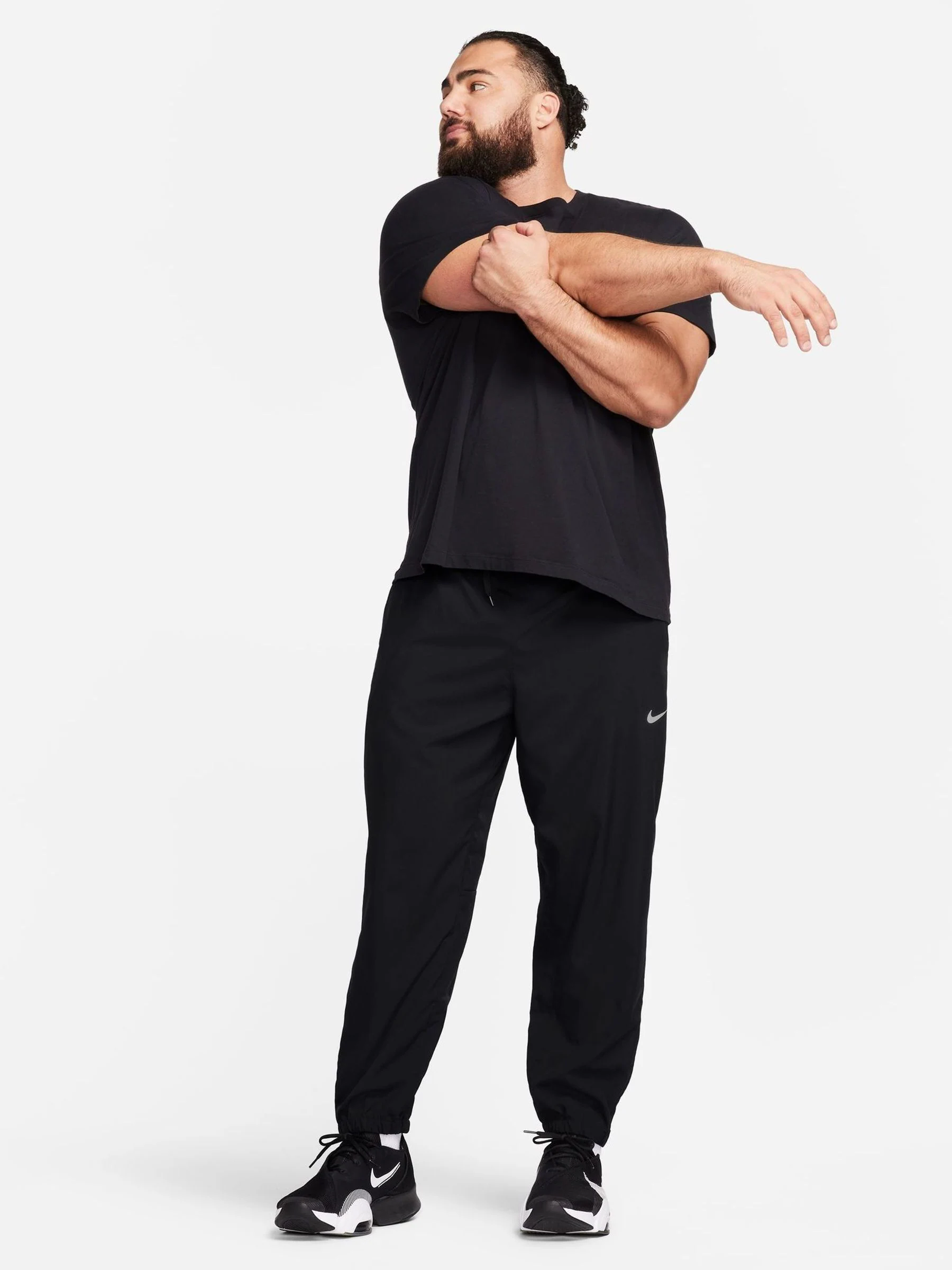 Zwart - Nike Dri-FIT Form trainingsbroek met taps toelopende pijpen